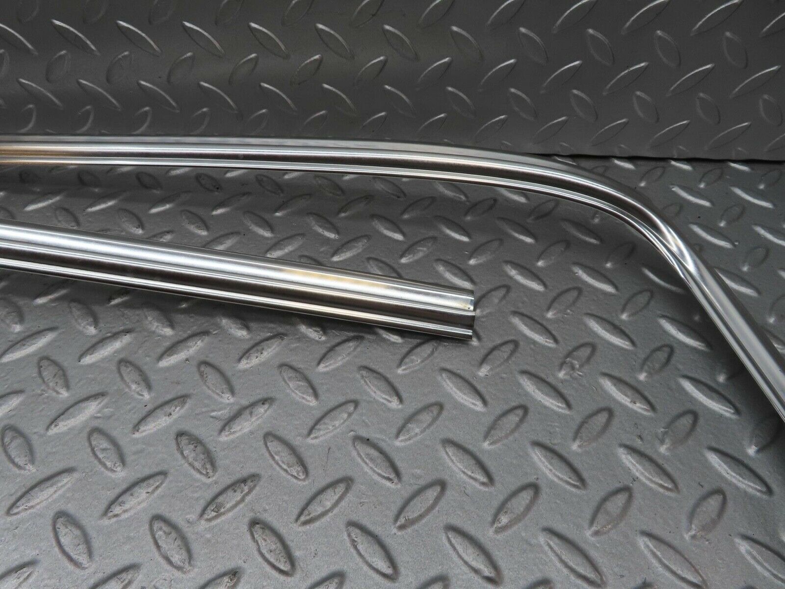 14304 Mercedes-Benz W116 350SE Rear Windscreen Chrome Frame