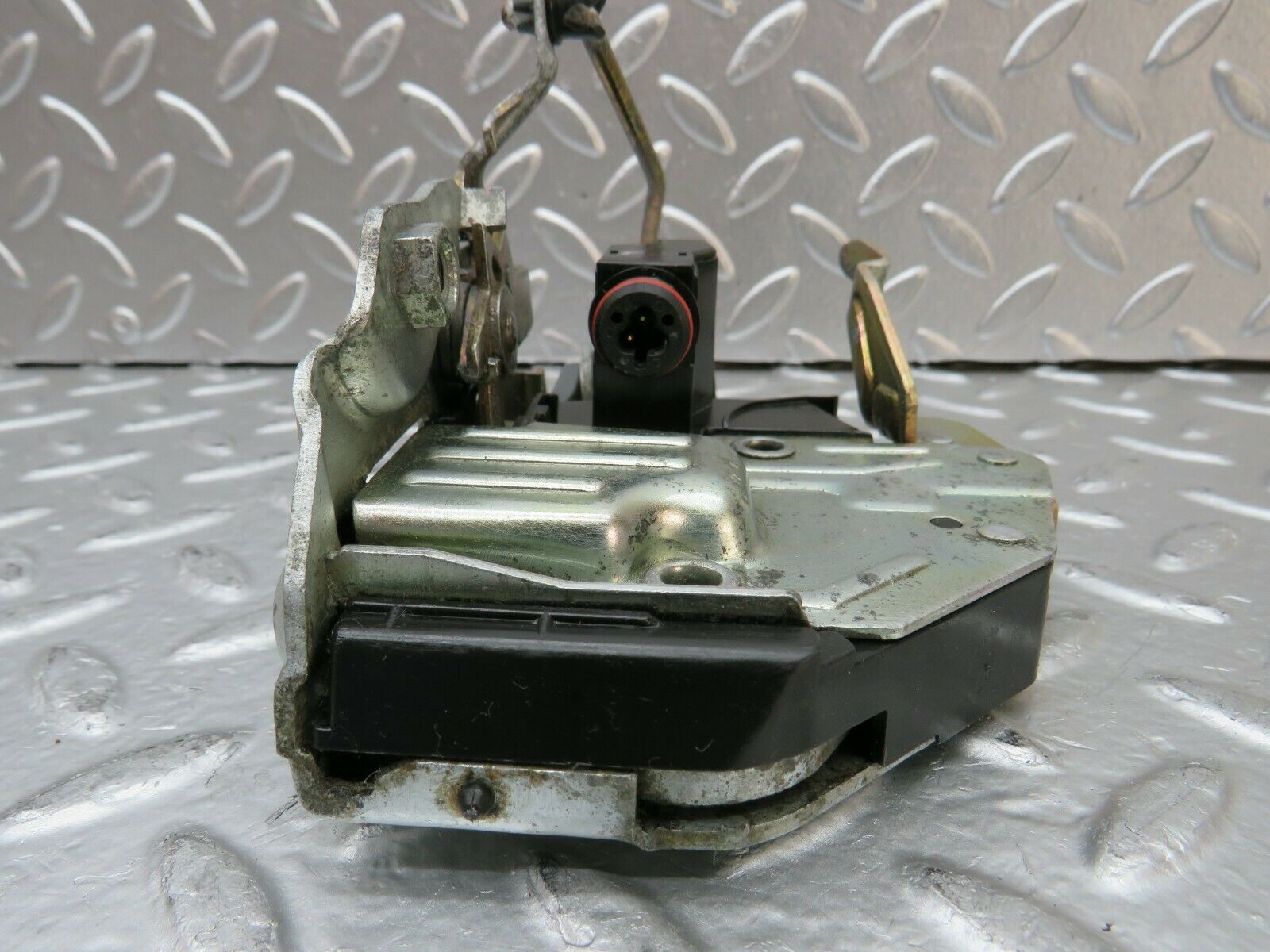 24197 Mercedes-Benz S124 220TE Wagon Front Left Door Lock Mechanism