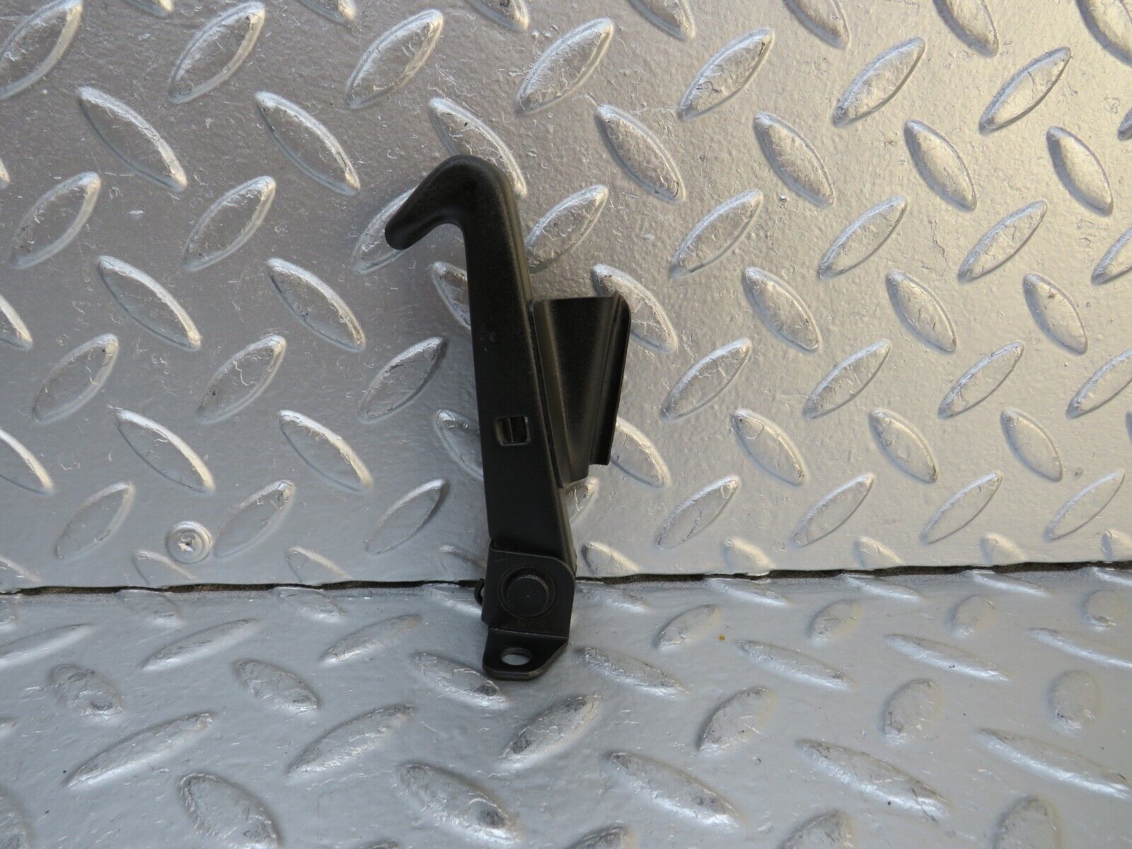 32244 Mercedes-Benz W116 350SE Bonnet Safety Right Side