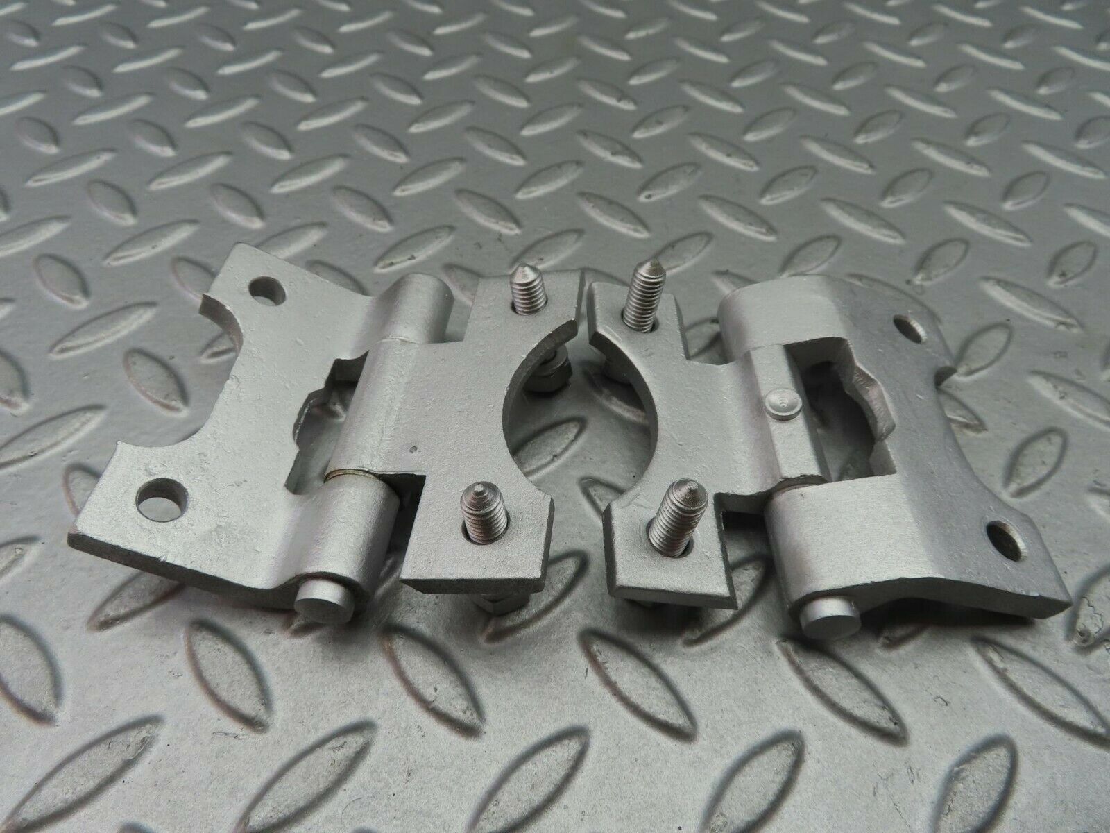 7211 Mercedes-Benz C107 350SLC Coupe Door Hinges Right Pair