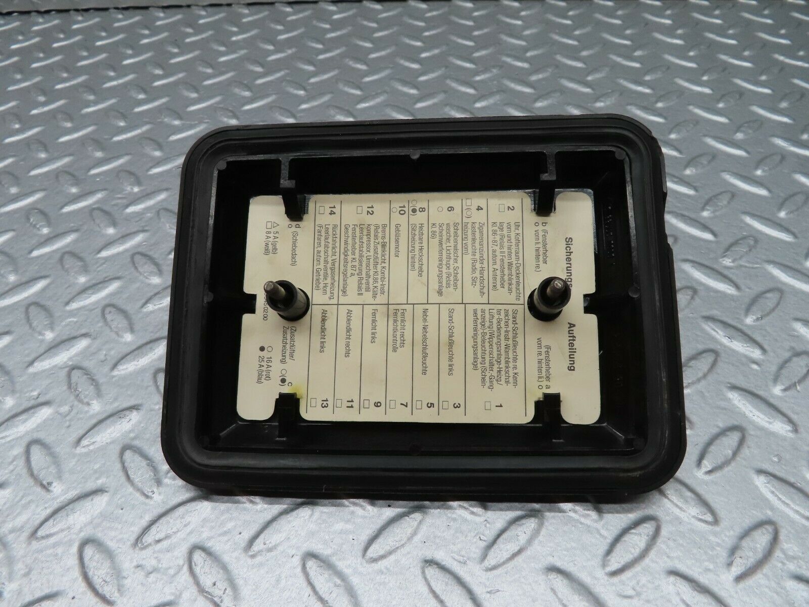 17973 Mercedes-Benz W123 200 Fuse Box Cover Lid 1235400082/1235450200