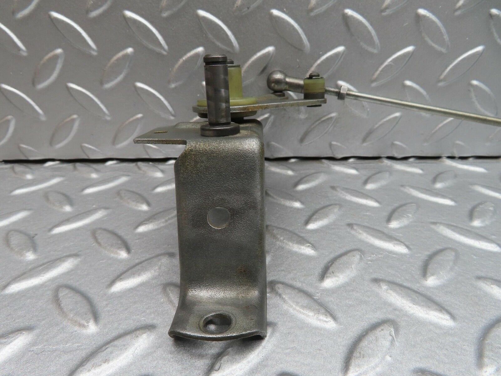 14425 Mercedes-Benz W116 350SE Throttle Linkage