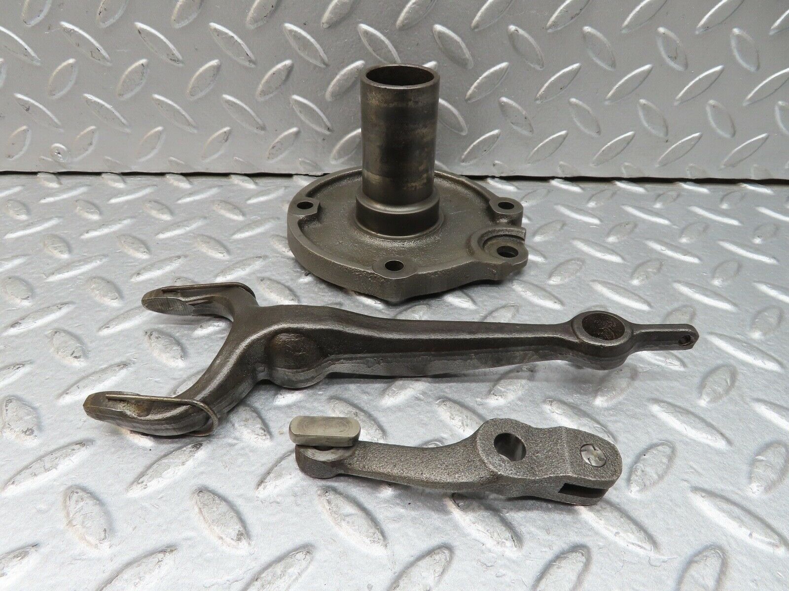 18534 Mercedes-Benz W111 Clutch Release Fork & Bearing Guide Sleeve 1112611418