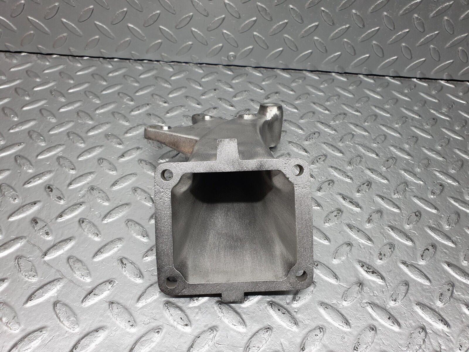 41011 Mercedes-Benz W126 300SE Engine Mount Bracket Left Side 6032230604