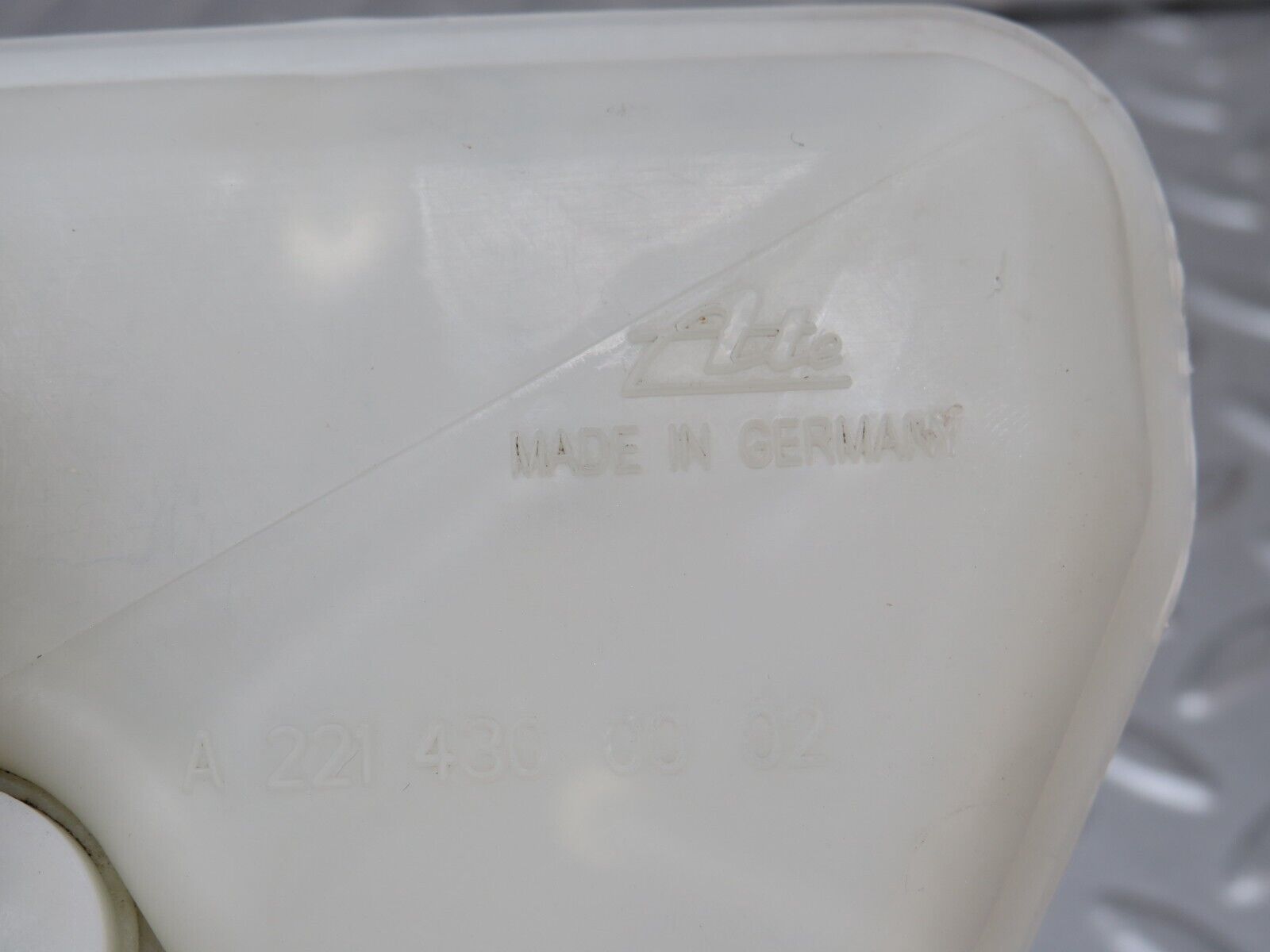 35189 Mercedes-Benz W221 Brake Fluid Reservoir Tank ATE 2214300002