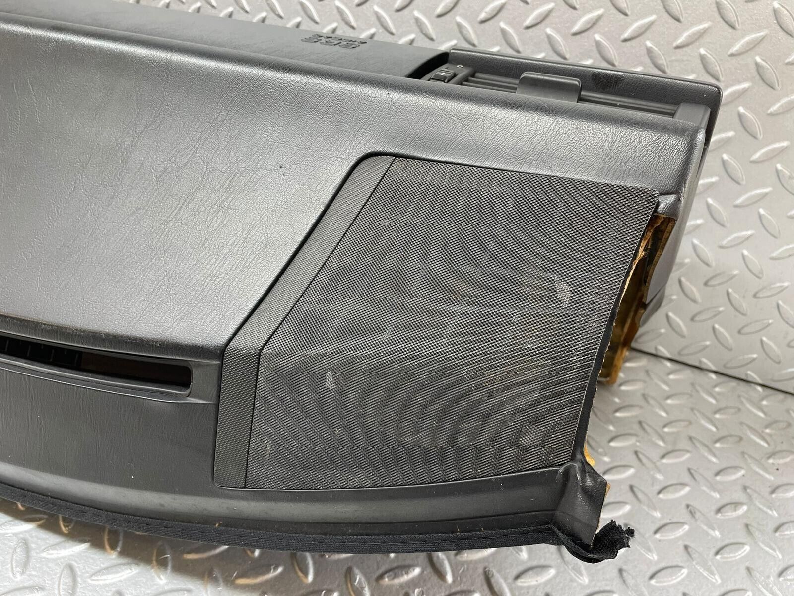 37966 Mercedes-Benz A124 320E Cabriolet Dashboard Black