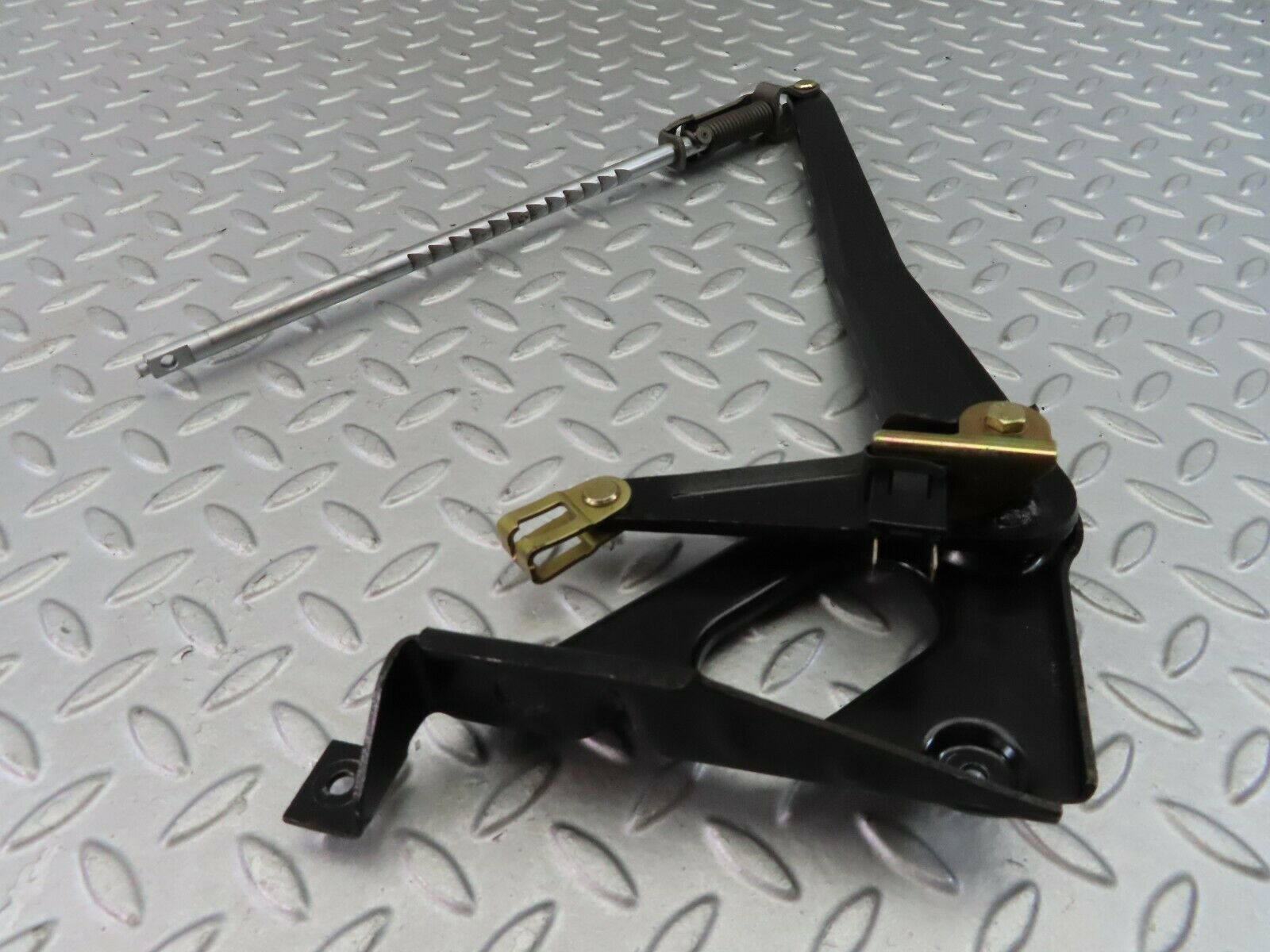 7740 Mercedes-Benz S123 230TE Wagon Handbrake Regulator