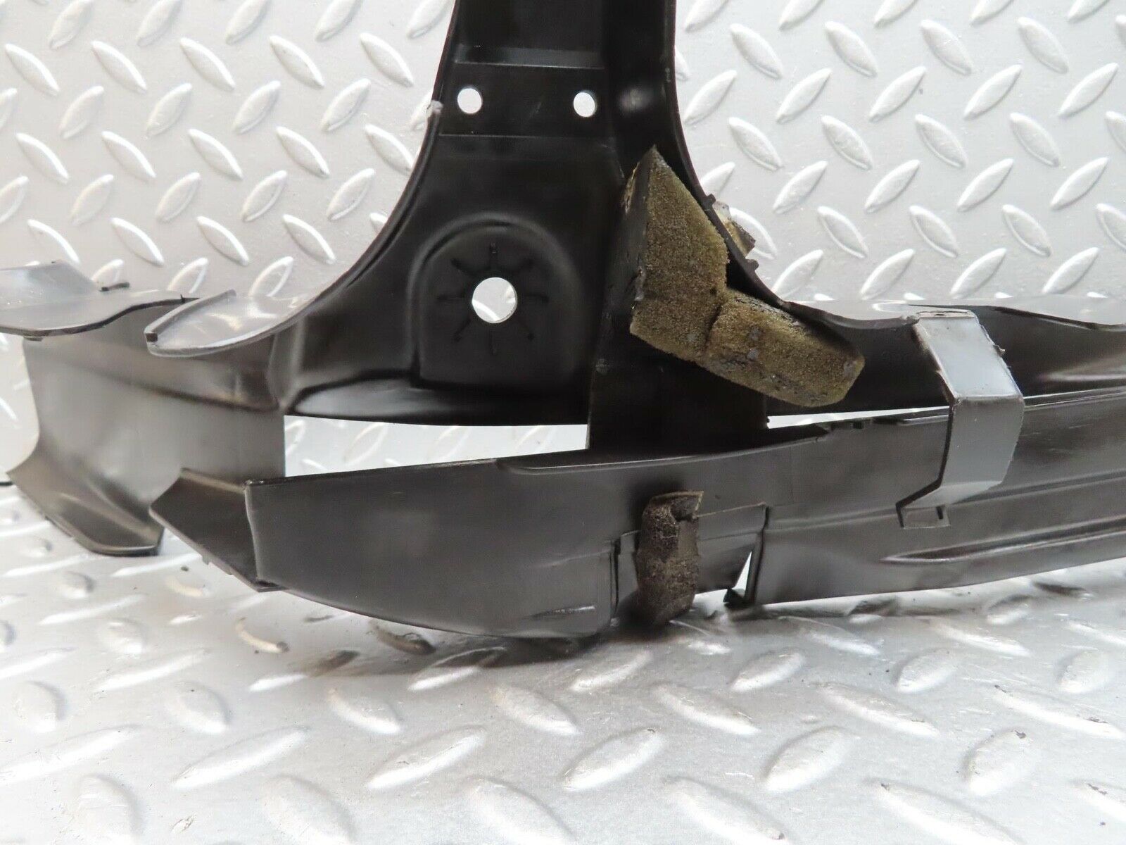 14874 Mercedes-Benz W140 S320 Engine Bay Cable Channel Right Side 1408200812