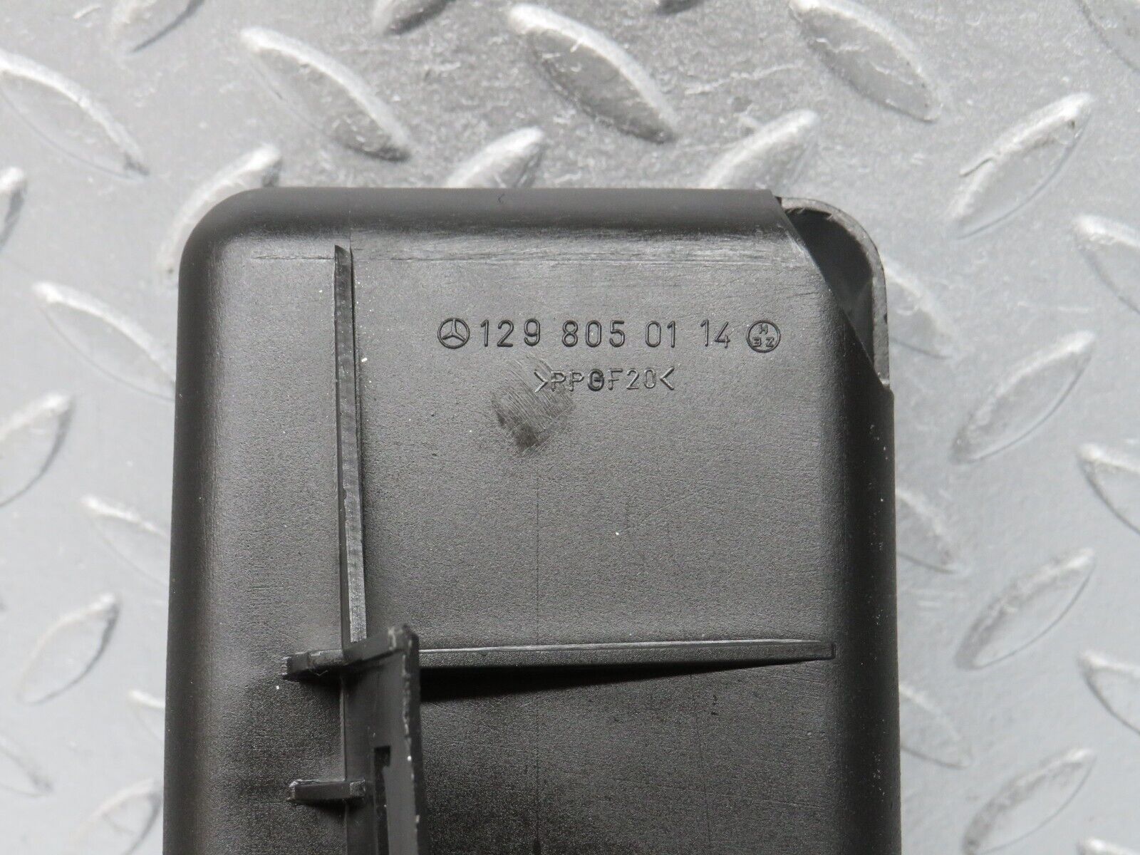 39410 Mercedes-Benz R129 320SL Coupe Central Locking Vacuum Pump Bracket 1298050114