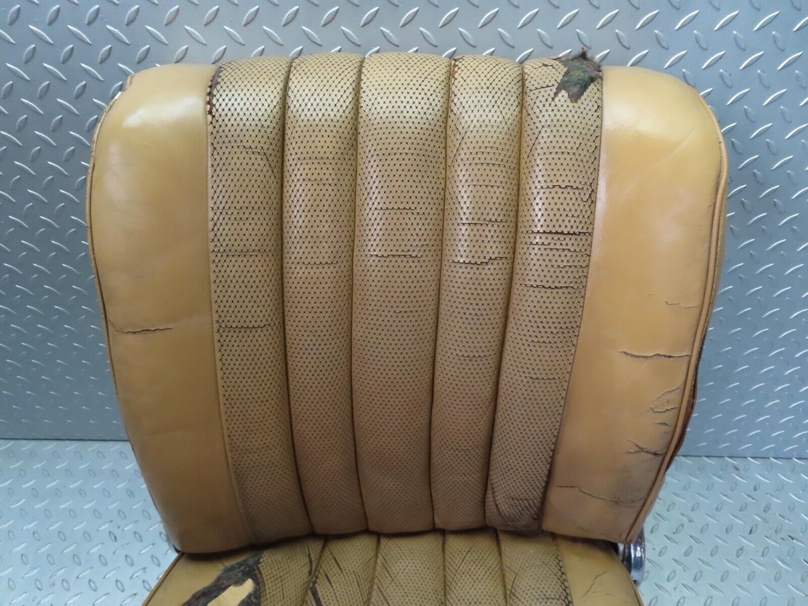 12842 Mercedes-Benz W111 220SE Front Left Driver Seat Caramel