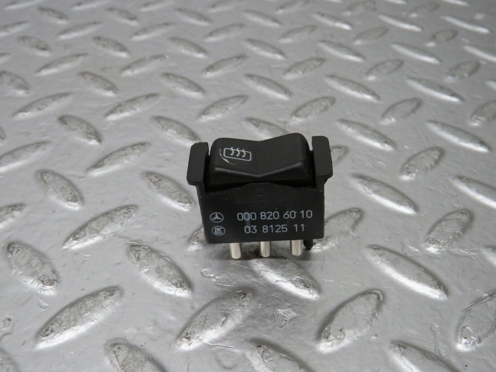 25347 Mercedes-Benz W201 190D Rear Heated Window Switch 0008206010