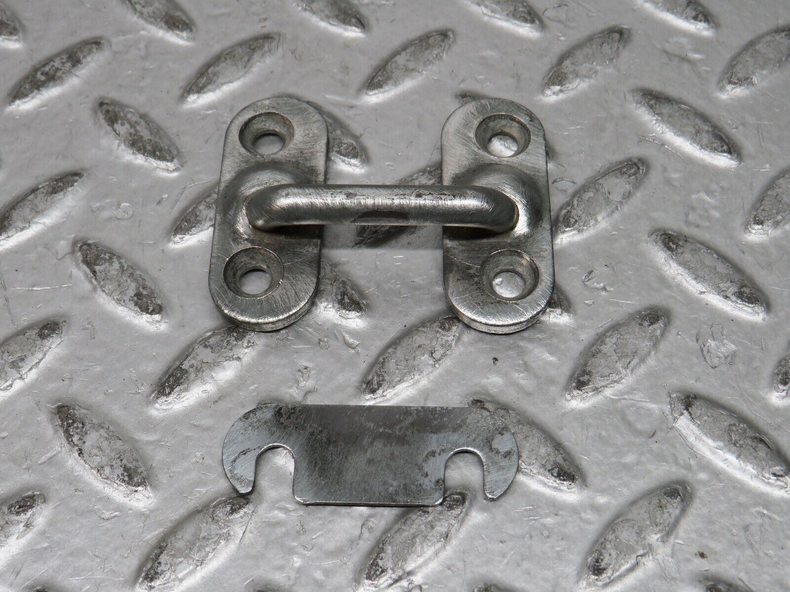 28537 Mercedes-Benz S123 240D Wagon Tailgate Trunk Lock Latch 1237400032