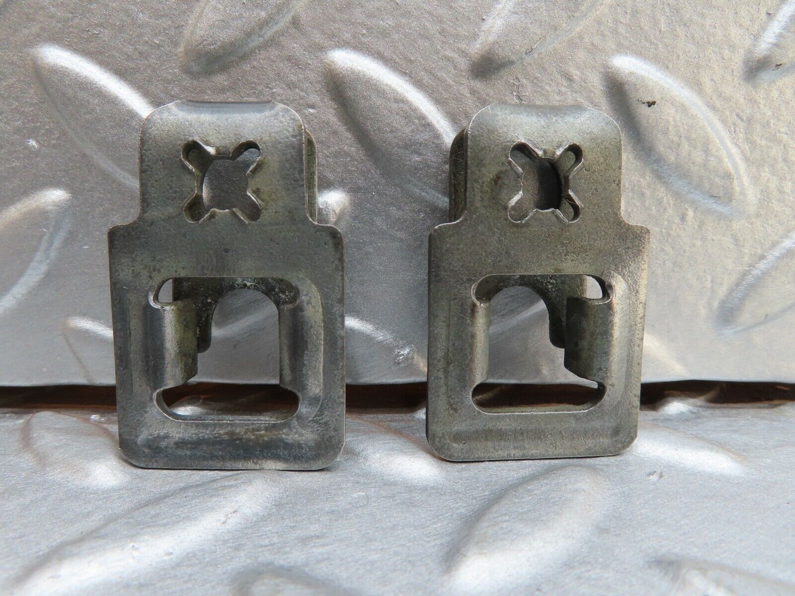 17505 Mercedes-Benz R129 300SL Coupe Fuel Injector Bracket Holder