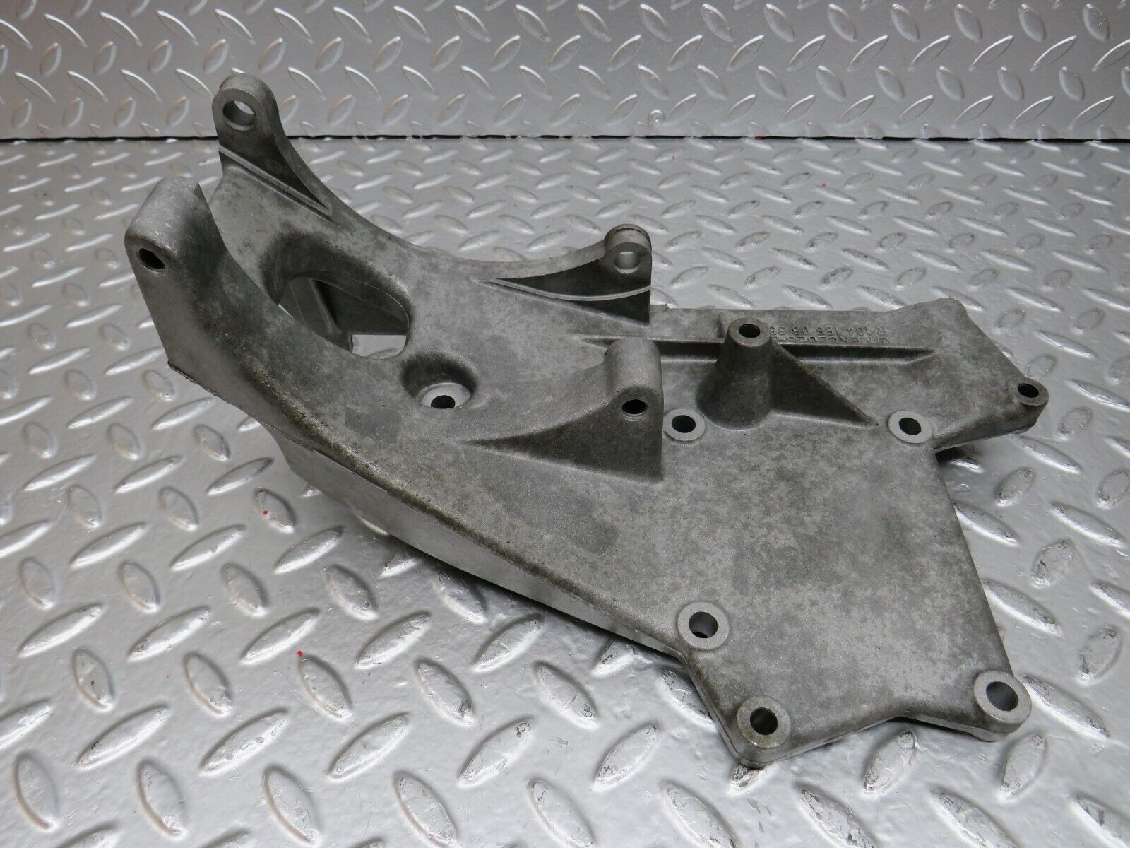 24798 Mercedes-Benz W140 S320 Alternator Generator Bracket Mount 1041550635