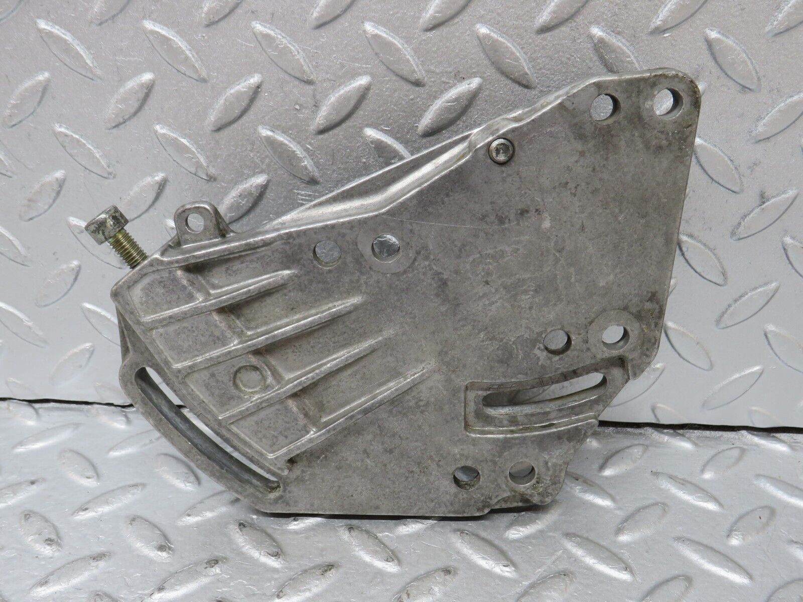 36259 Mercedes-Benz W126 420SE Power Steering Pump Tensioner Bracket 1174661241