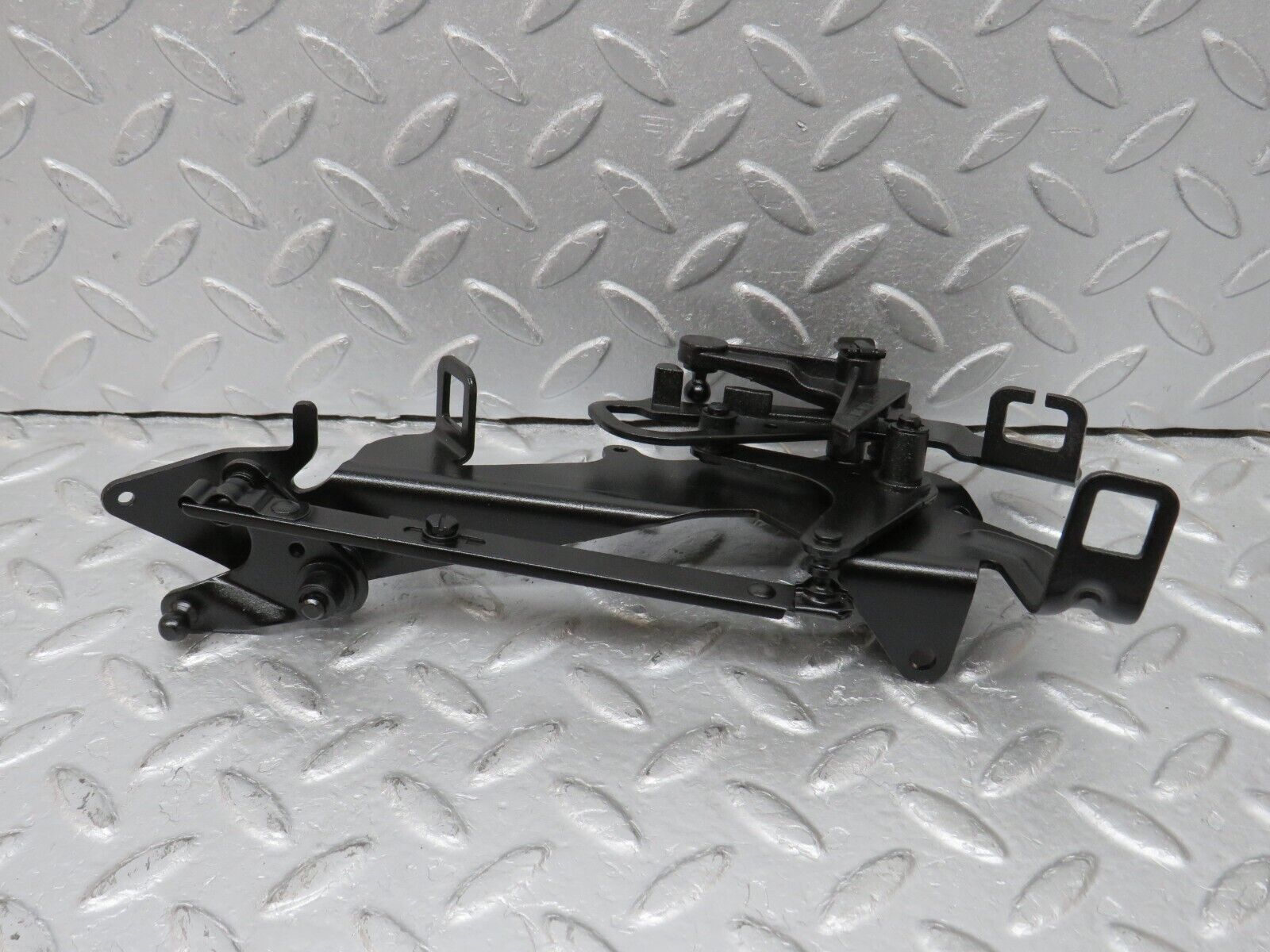 38118 Mercedes-Benz A124 320E Cabriolet Throttle Linkage 1040702321