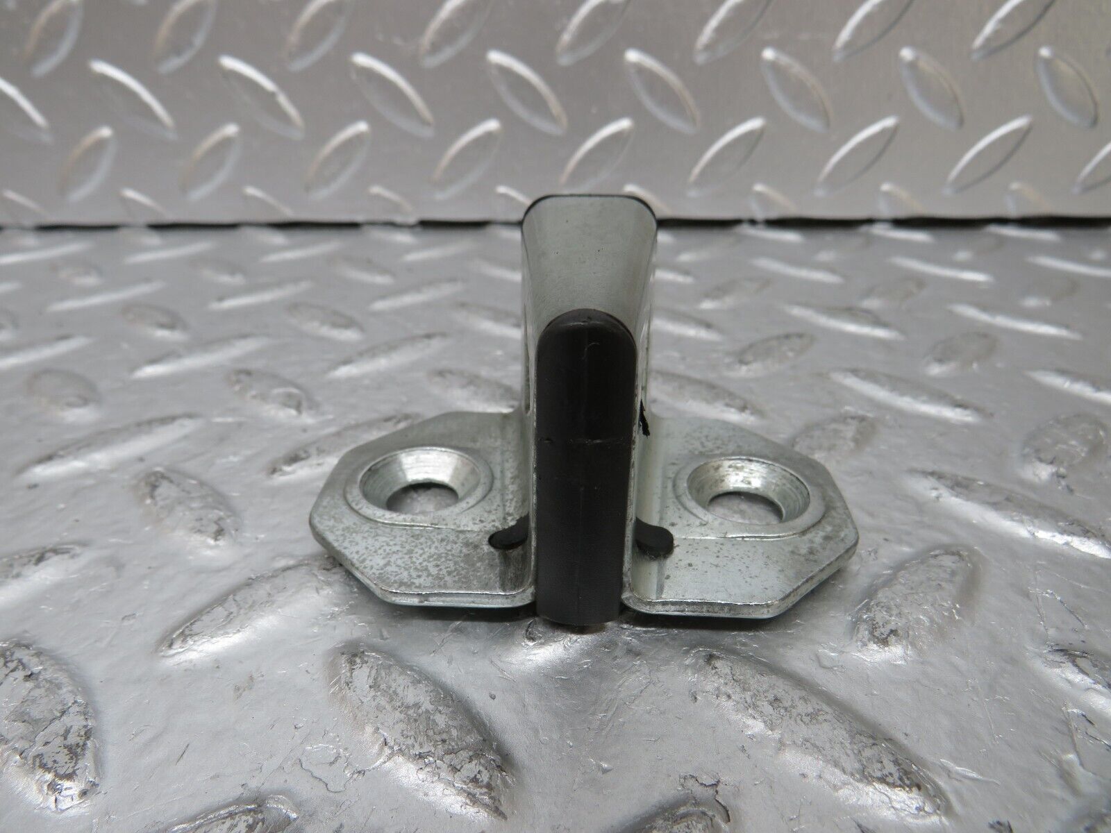 25843 Mercedes-Benz W124 280E Door Lock Latch