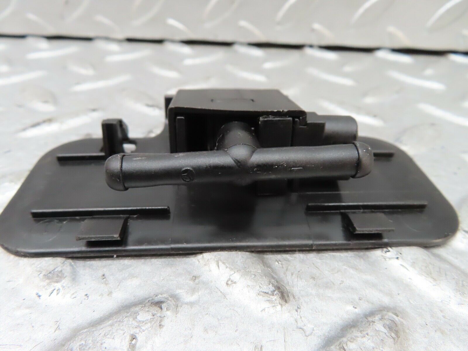 19615 Mercedes-Benz C140 CL420 Coupe Windshield Washer Nozzle 2108601847