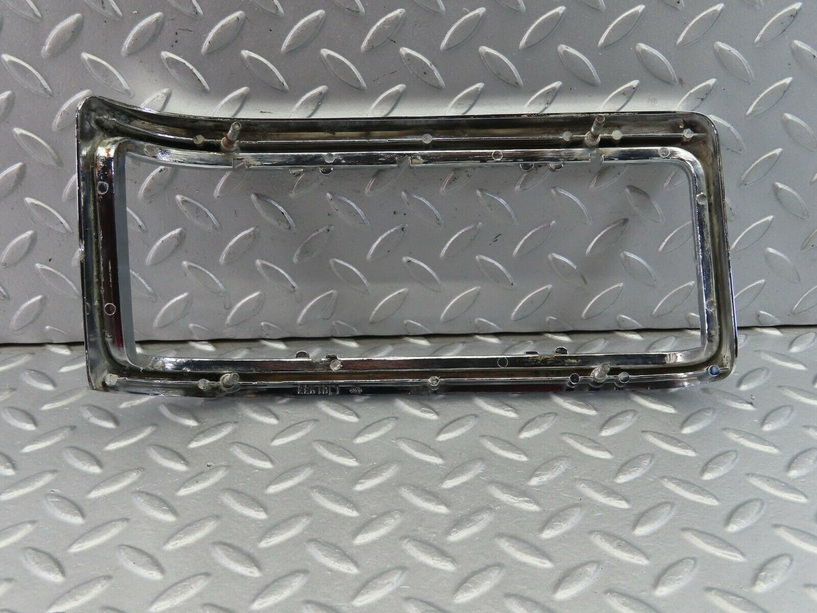 8836 Mercedes-Benz W115 Tail Light Chrome Frame Left