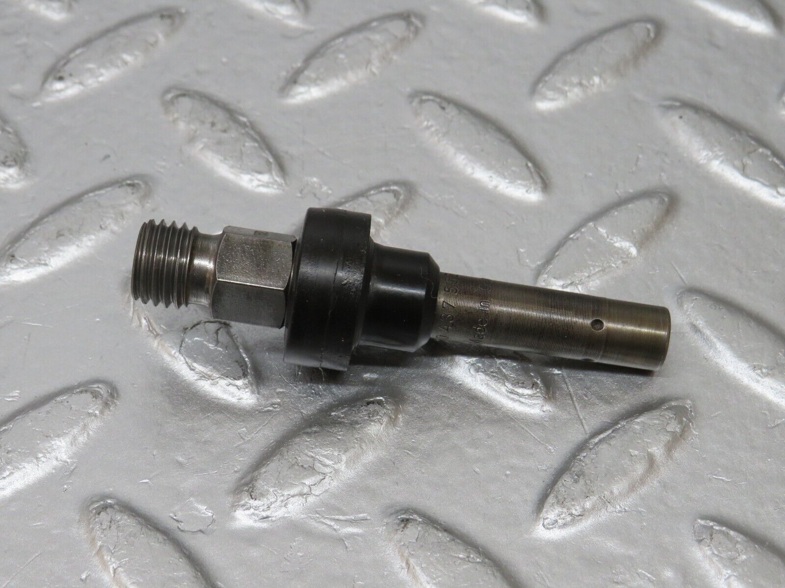 33685 Mercedes-Benz W201 190E 2.0L Fuel Injector Bosch 0437502010