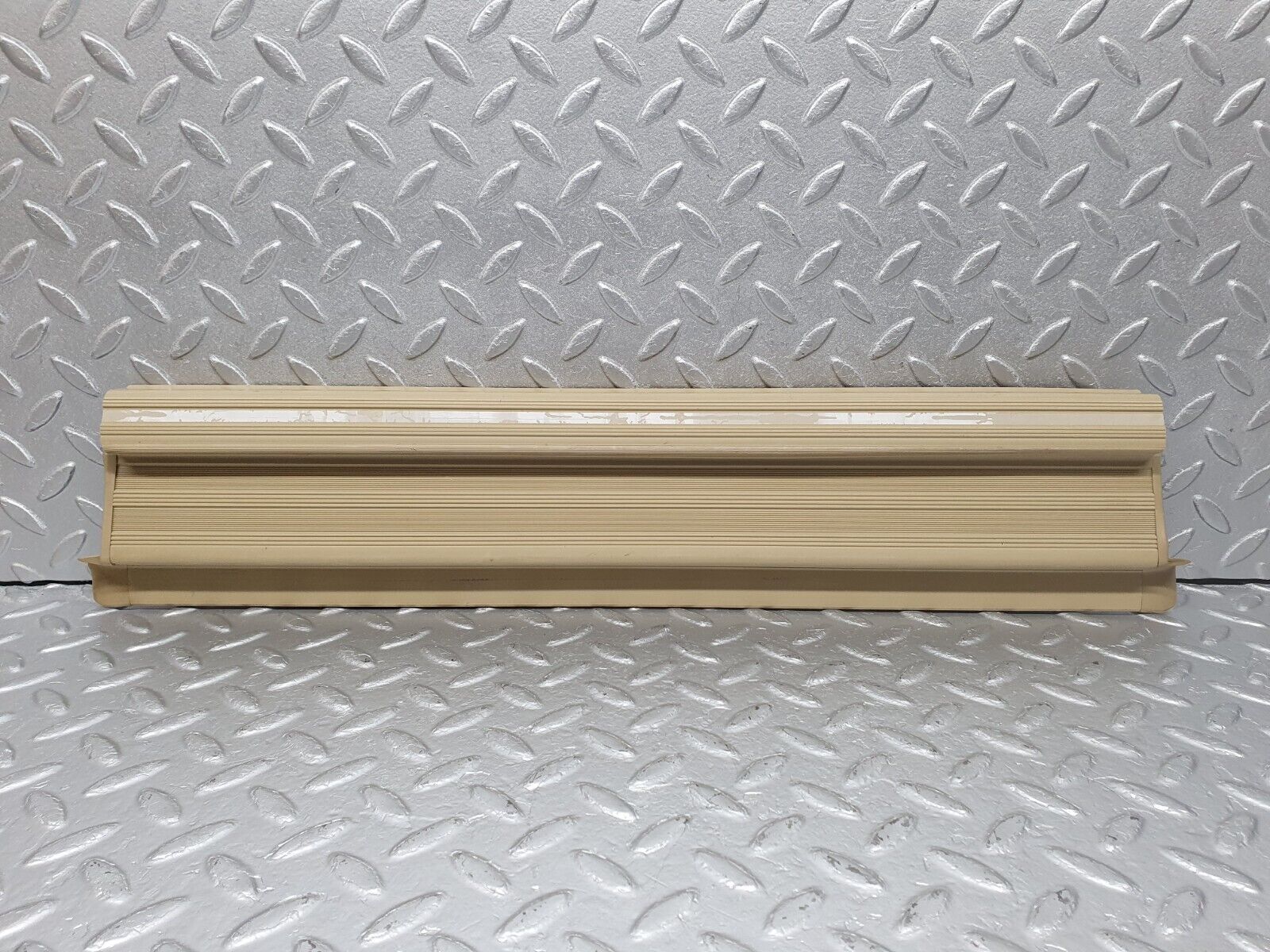 40908 Mercedes-Benz W126 300SE Rear Right Door Sill Trim Beige