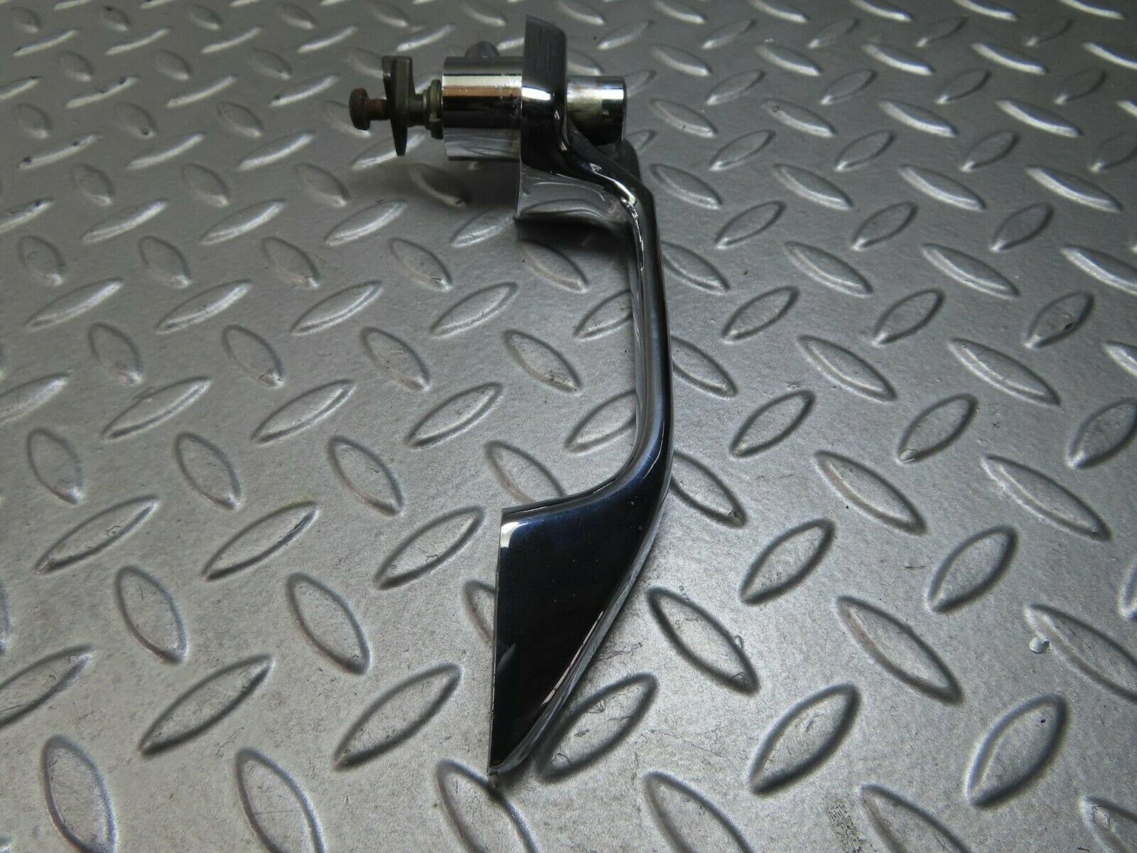 8806 Mercedes-Benz W108 Chrome Door Handle Front Right No Key 1087661401