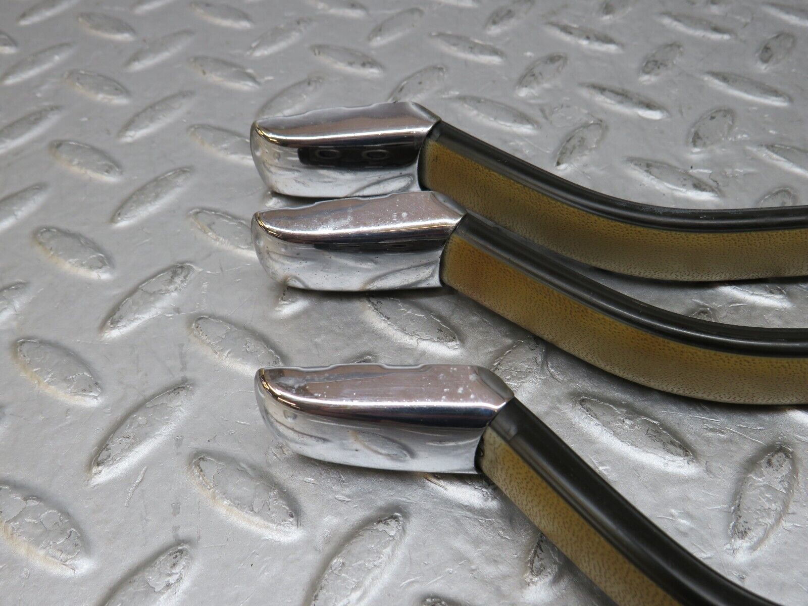 35721 Mercedes-Benz W108 Interior Roof Grab Handle Set Brown