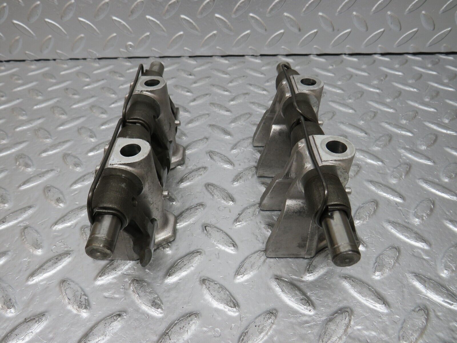 0871 Mercedes-Benz W123 240D Camshaft Rocker Arms 6160550010