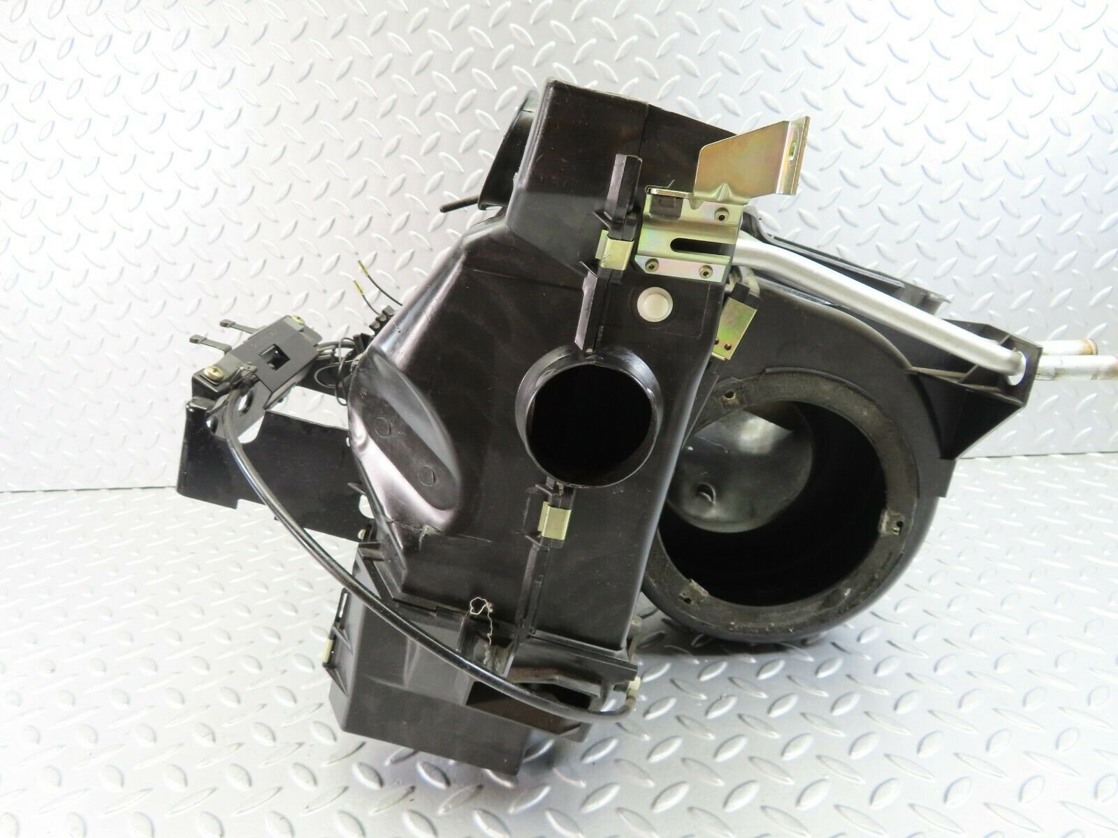 7670 Mercedes-Benz S123 230TE Wagon Heater Box Blower Housing Behr 1238300508