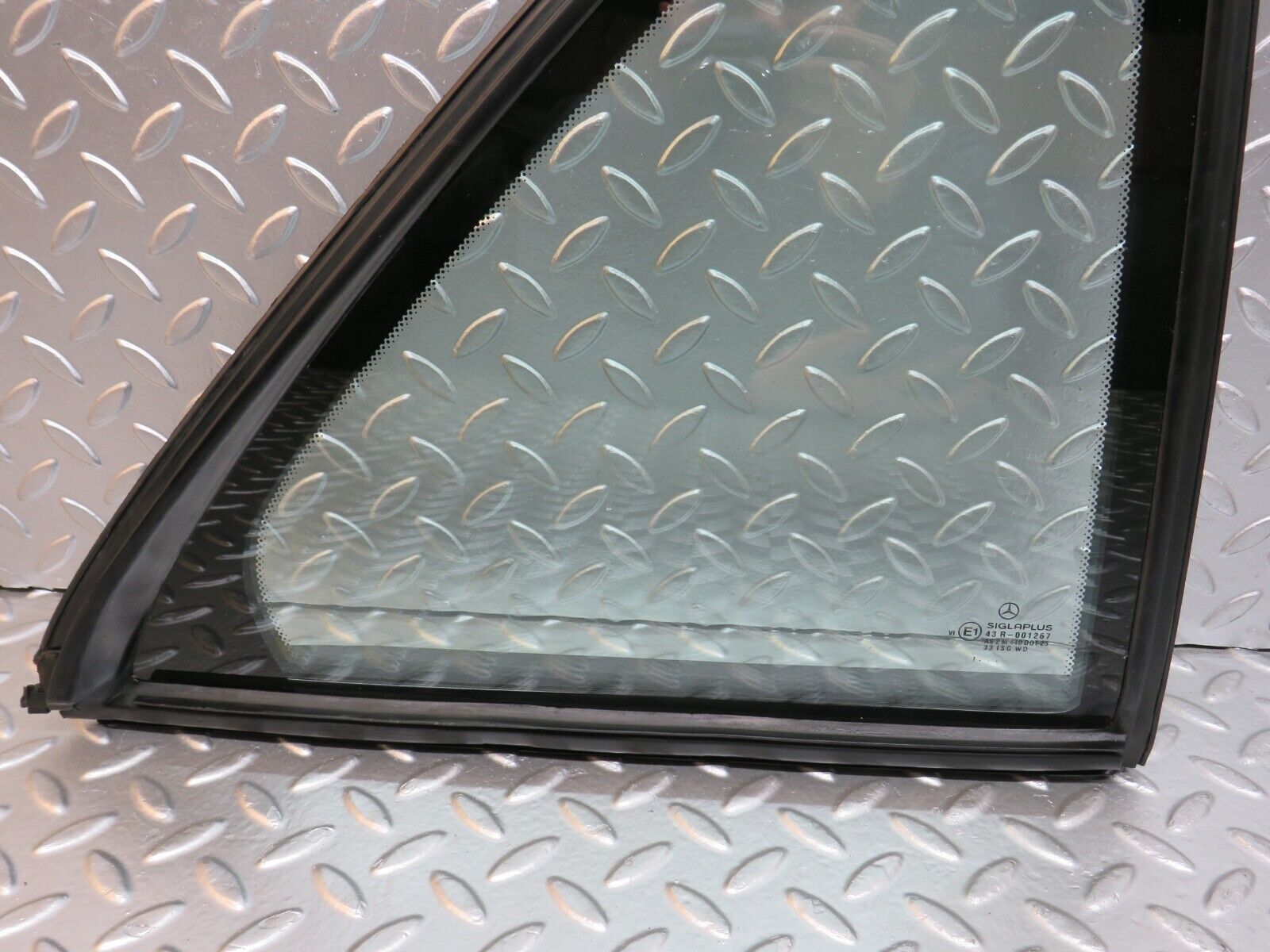 24645 Mercedes-Benz W140 SEL320 LWB Rear Right Quarter Window