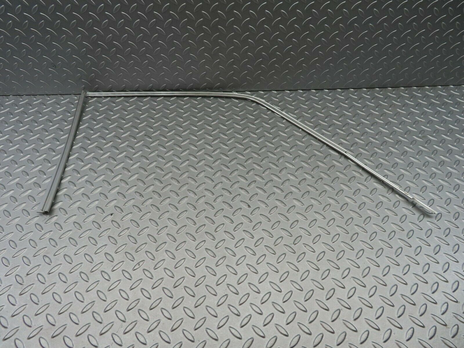 6210 Mercedes-Benz W126 380SE Door Chrome Window Frame Front Left