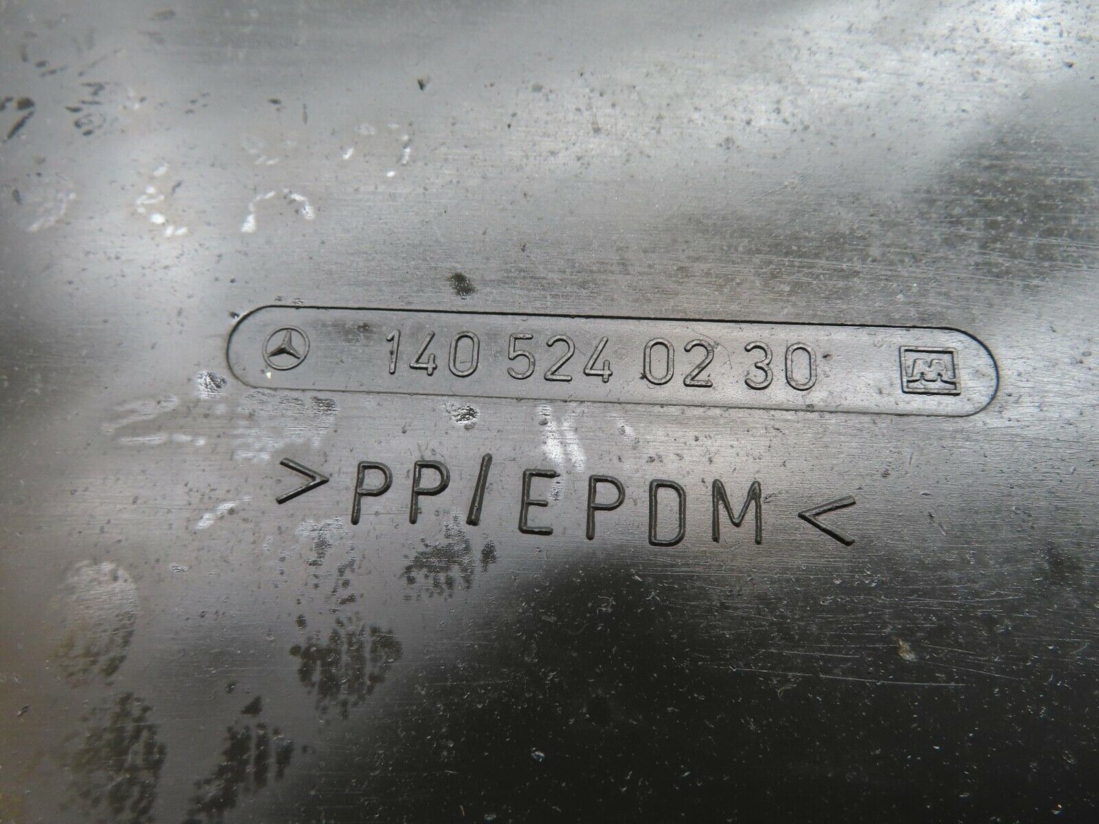 14983 Mercedes-Benz W140 S320 Engine Bay Undertray Cover Left 1405240230