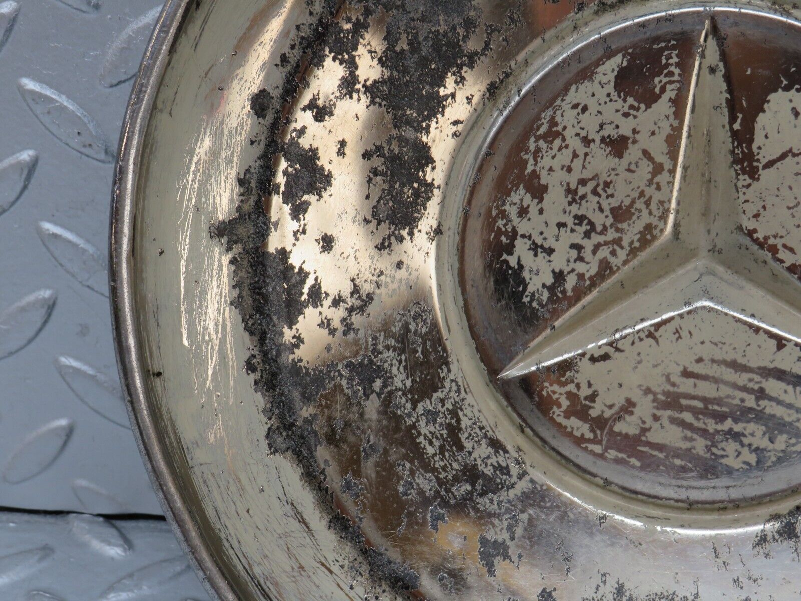 35761 Mercedes-Benz W108 Chrome Wheel Hub Cap