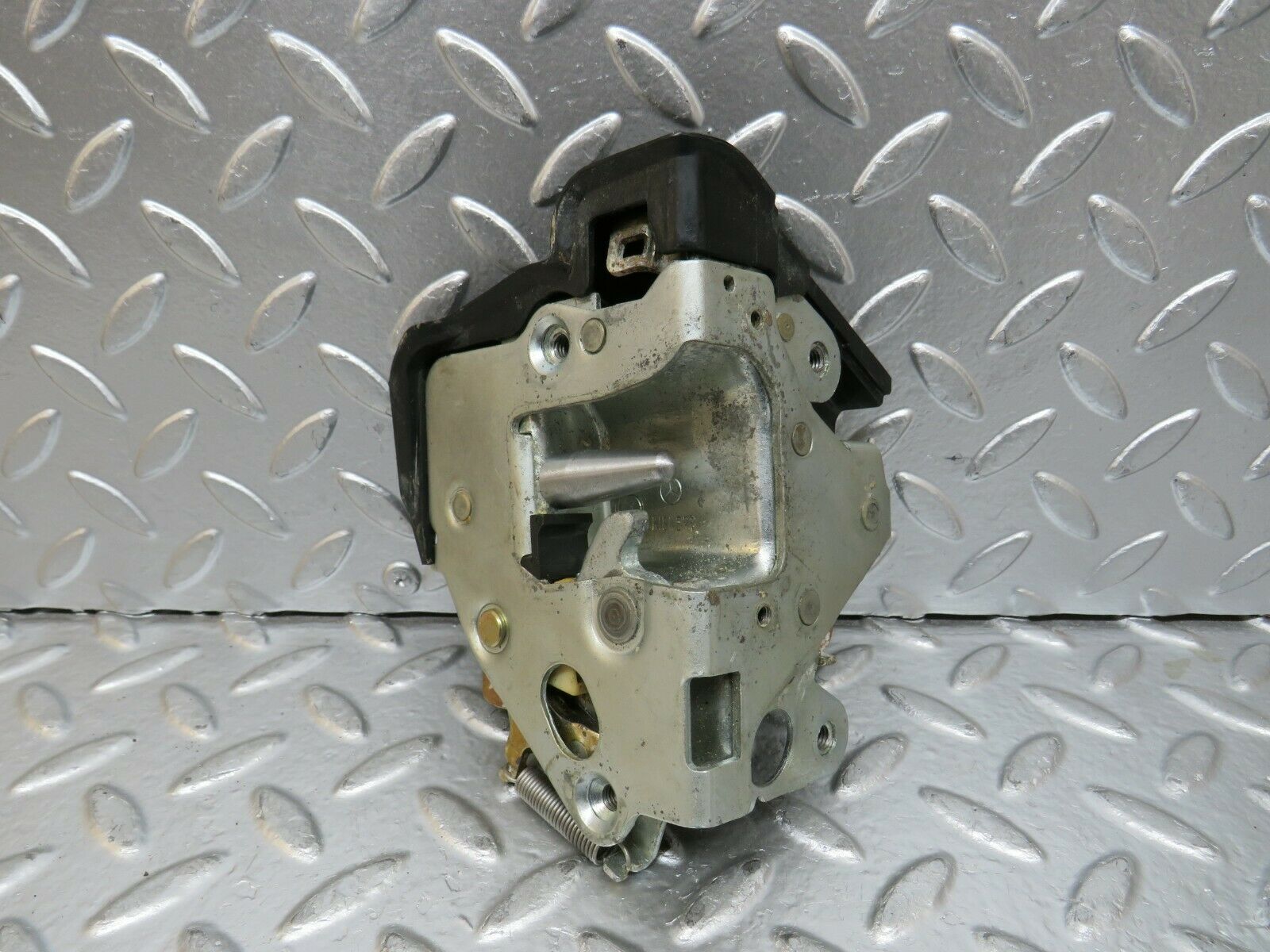 23953 Mercedes-Benz W123 280E Rear Left Door Lock Mechanism 1237330108