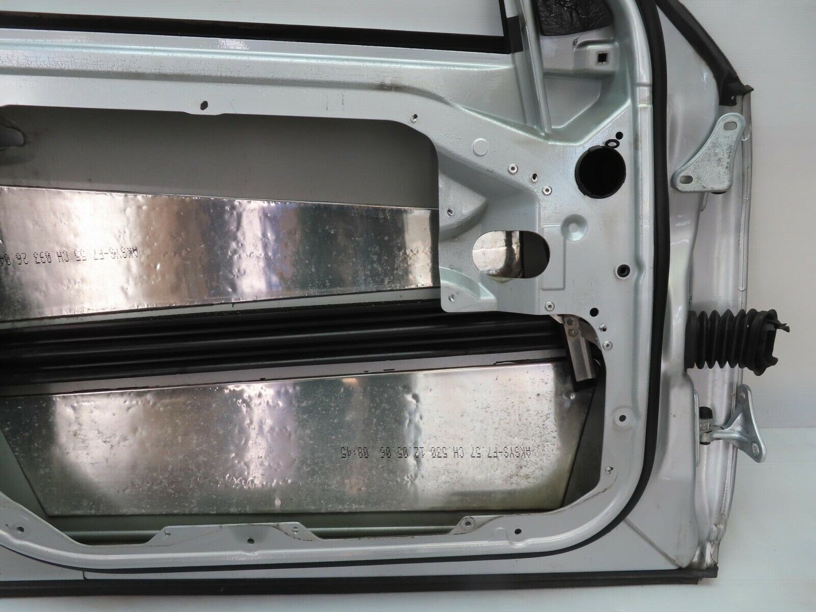 11243 Mercedes-Benz W221 S320 Front Left Door