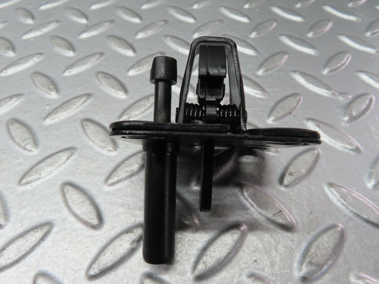 19202 Mercedes-Benz W123 300D Bonnet Lock Latch