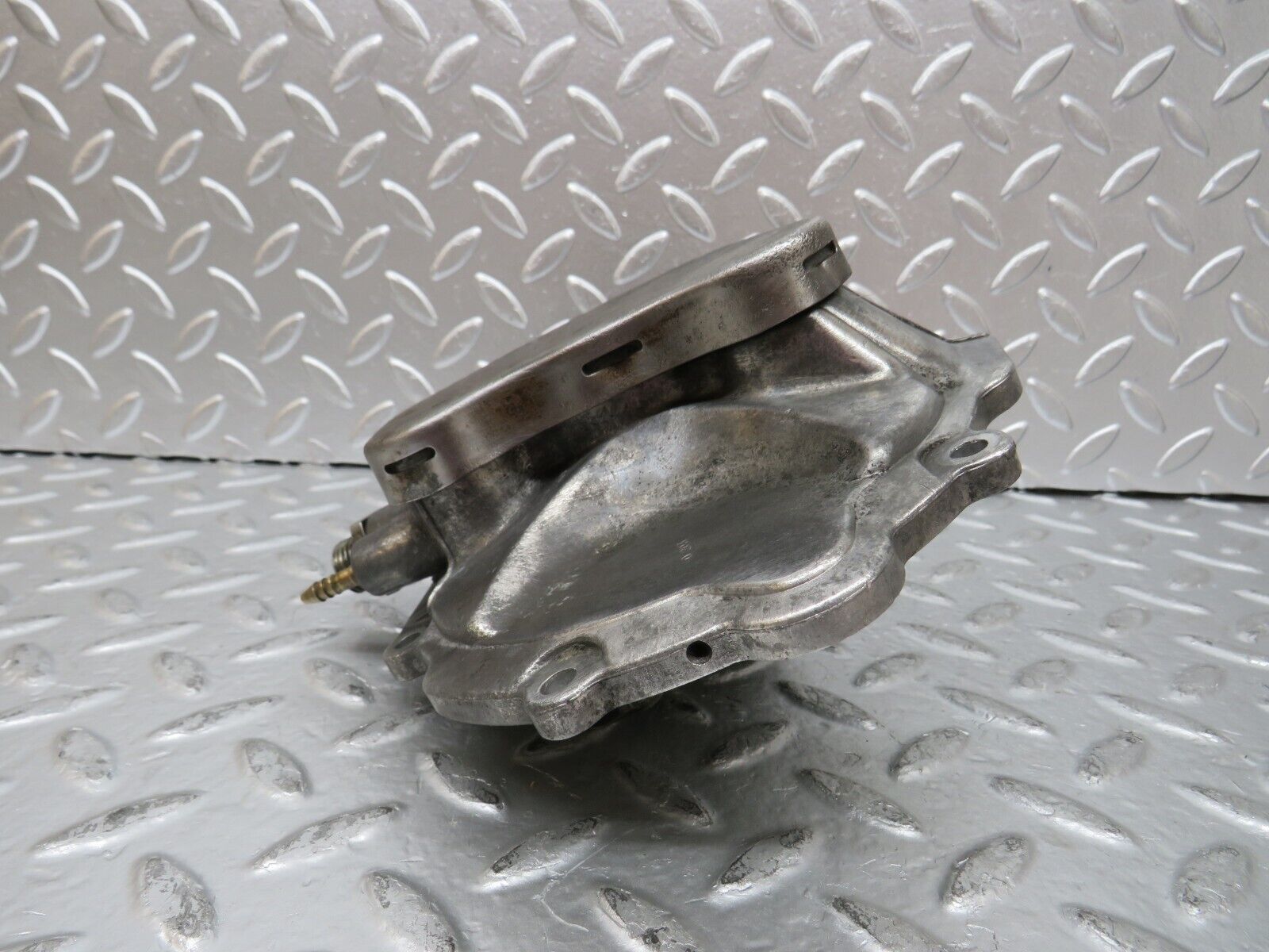 25361 Mercedes-Benz W201 190D Vacuum Pump Pierburg 0002302865