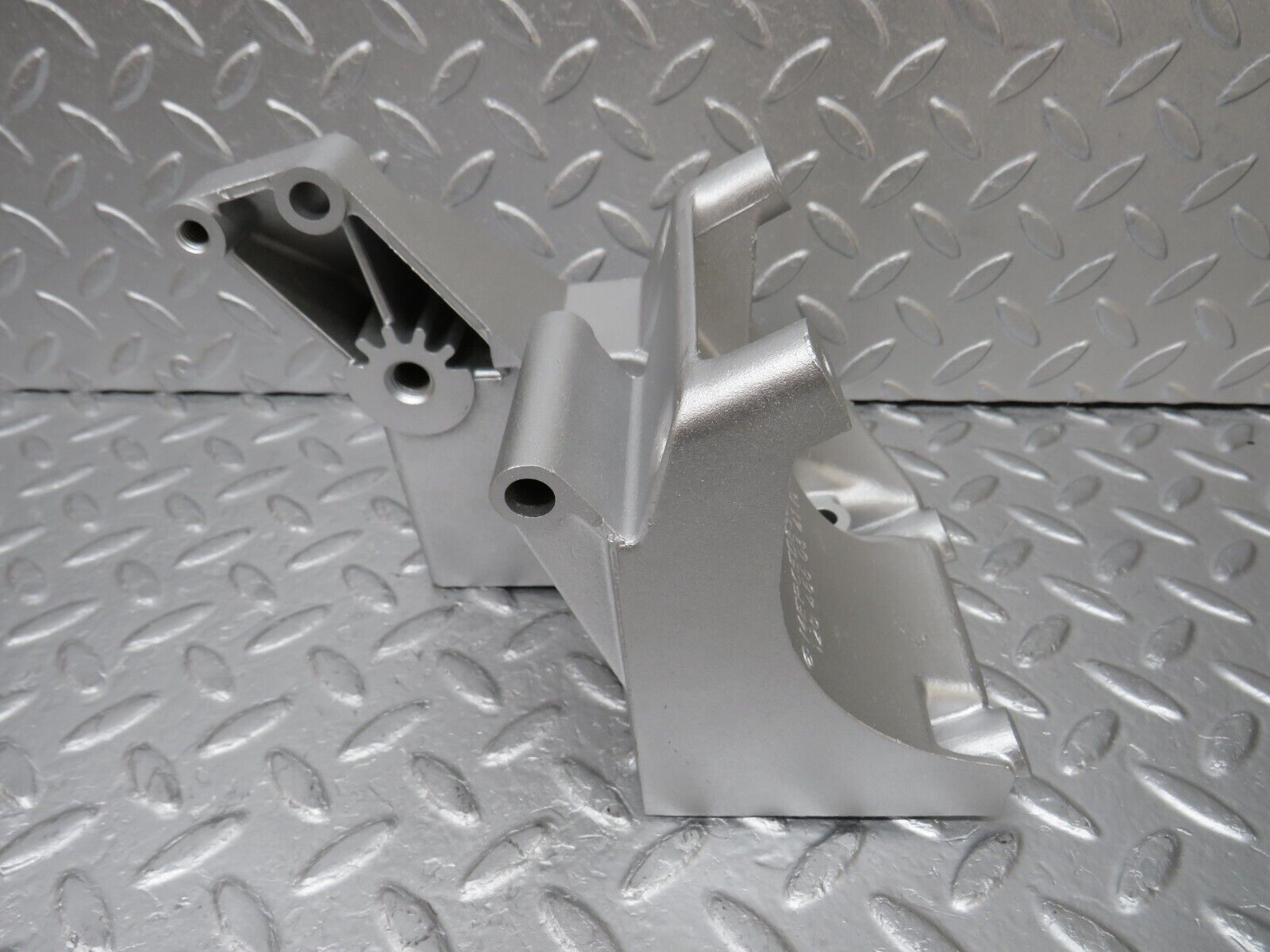 34687 Mercedes-Benz W124 260E Power Steering Pump Bracket 1264660641