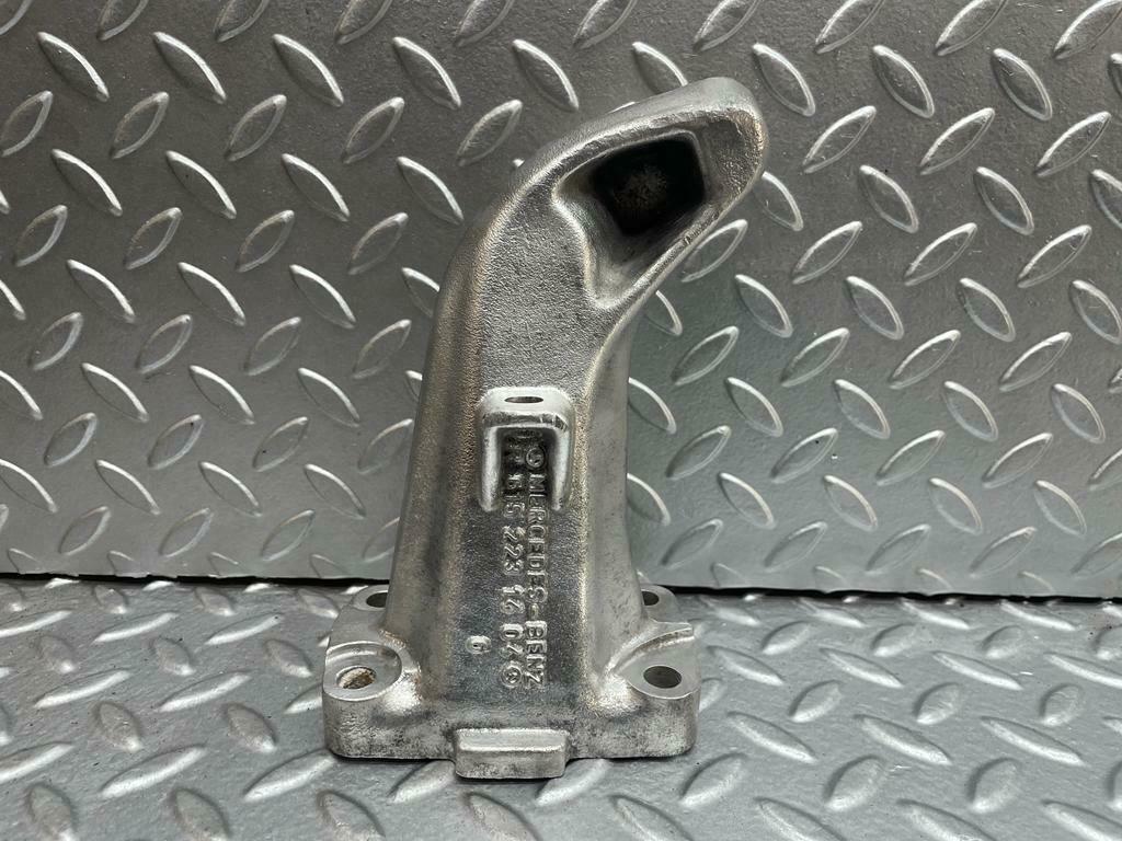 0207 Mercedes-Benz W116 350SE Engine Mount Bracket Right Side 6152231404