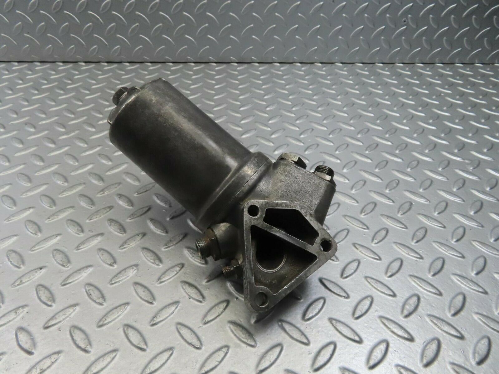 8936 Mercedes-Benz W108 Oil Filter Housing