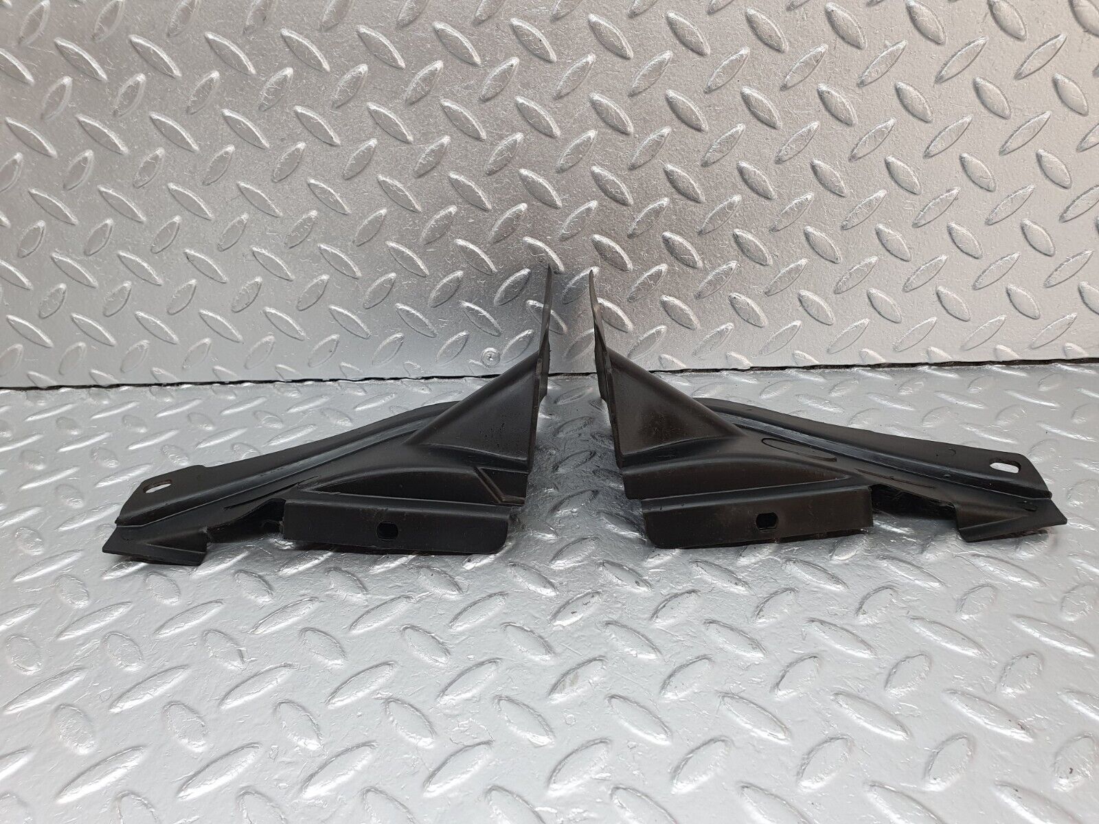 41555 Mercedes-Benz W124 200E Covering Side Member Pair 1246281007 1246280907