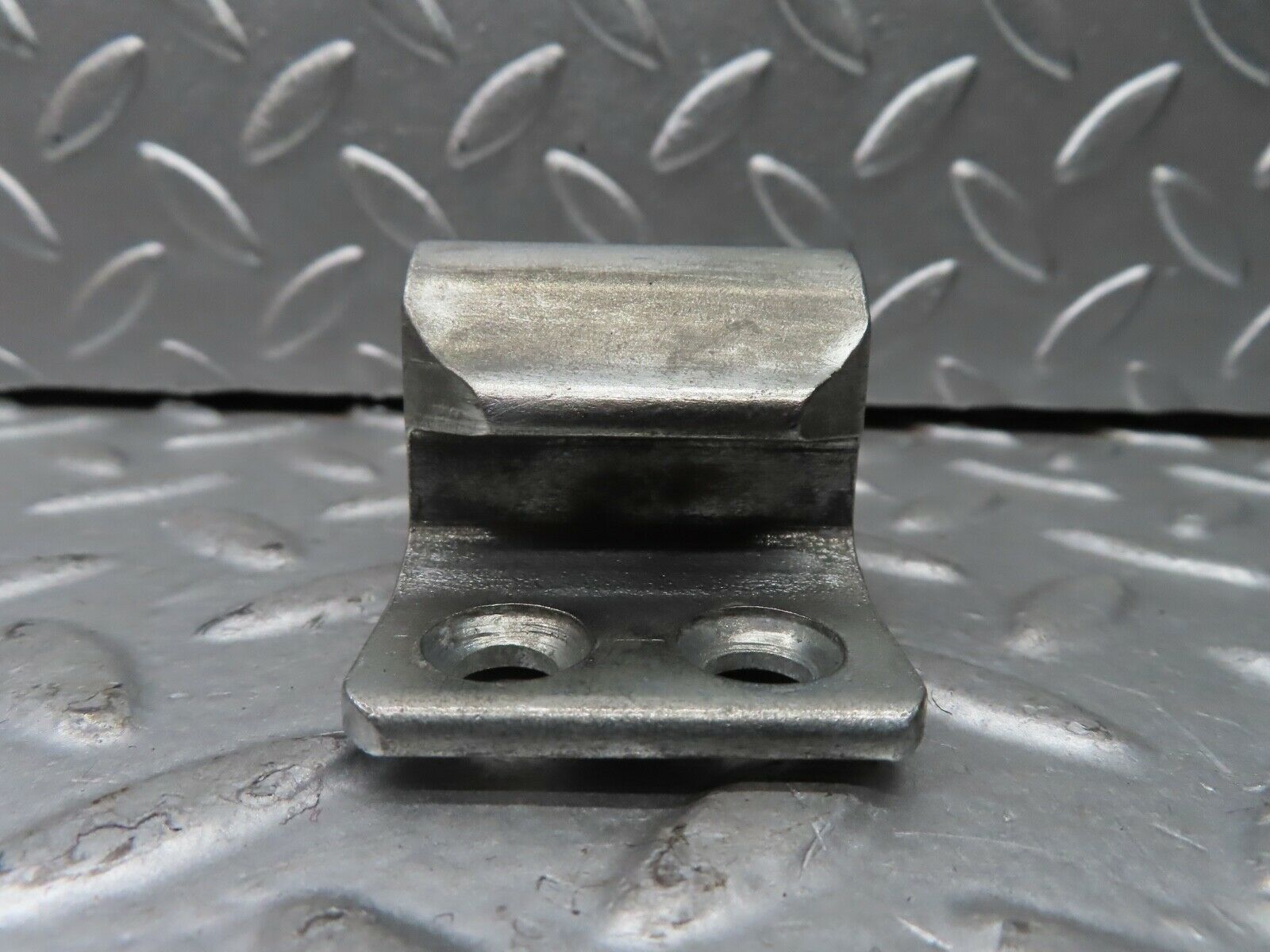 21516 Mercedes-Benz W126 300SE Door Lock Latch Right Side