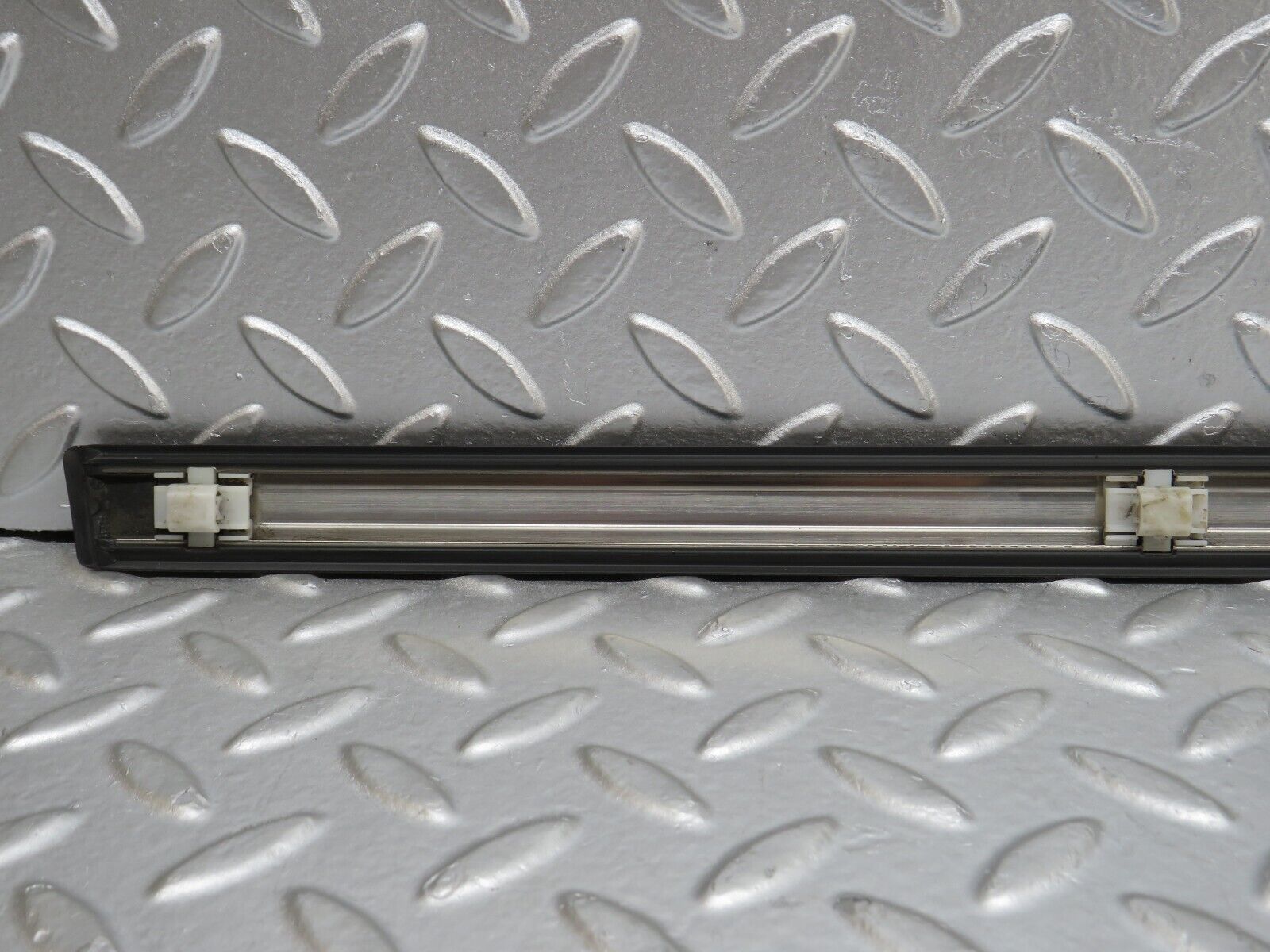 33843 Mercedes-Benz W201 190E 2.0L Front Right Door Centre Moulding Trim