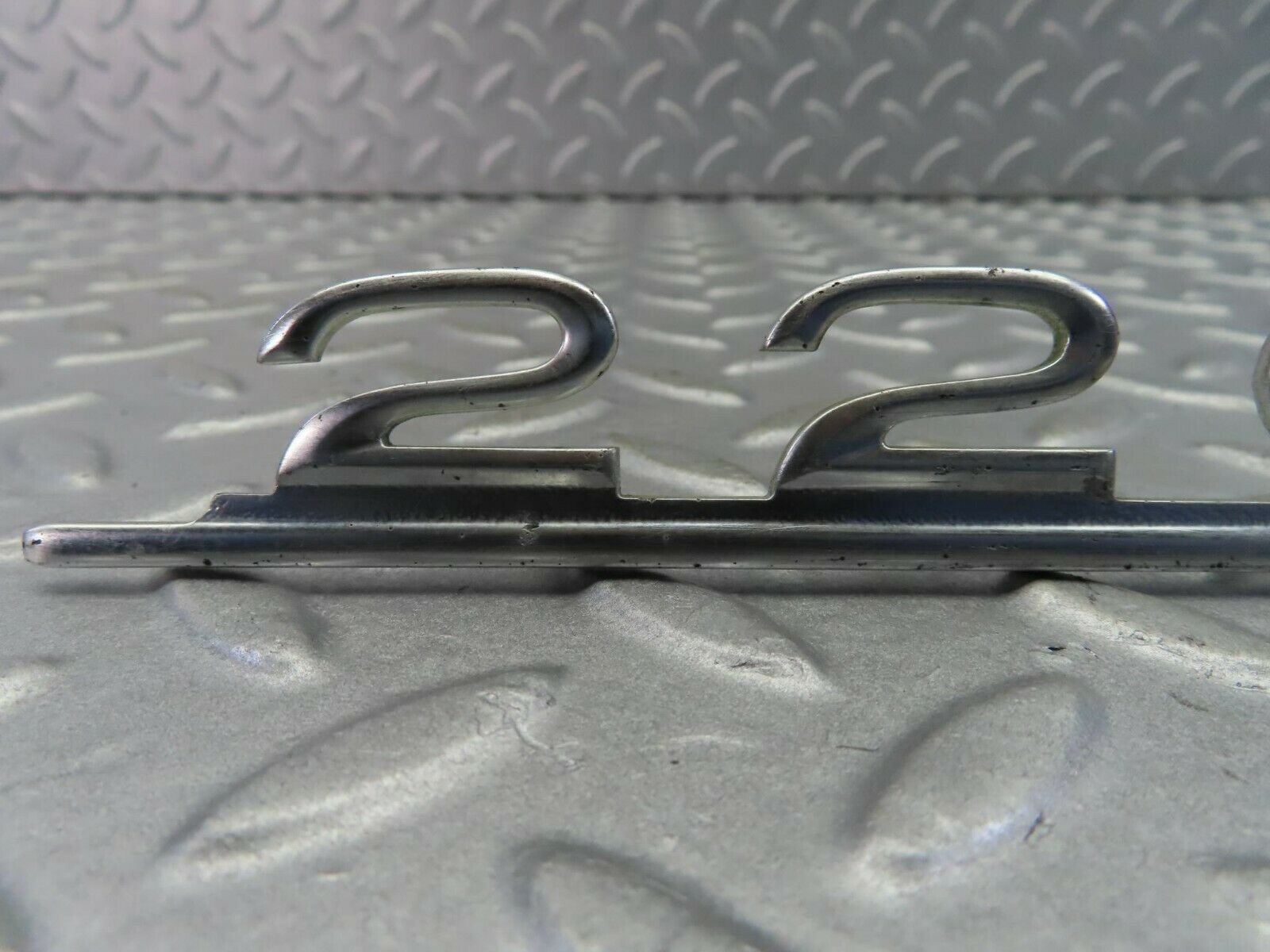 7880 Mercedes-Benz W115 220D Rear Trunk Badge Emblem