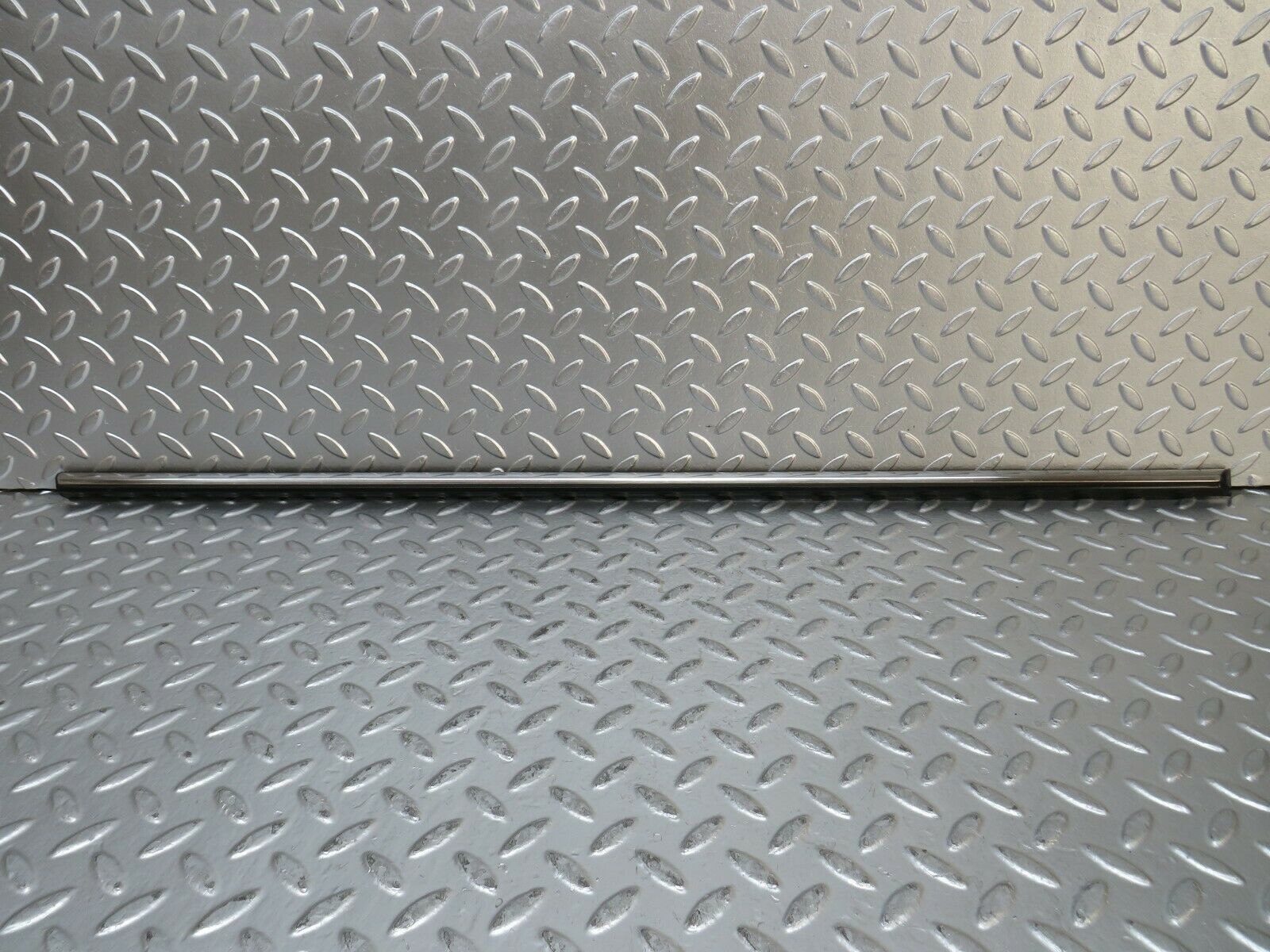 23639 Mercedes-Benz W114 280E Front Right Door Centre Moulding Trim