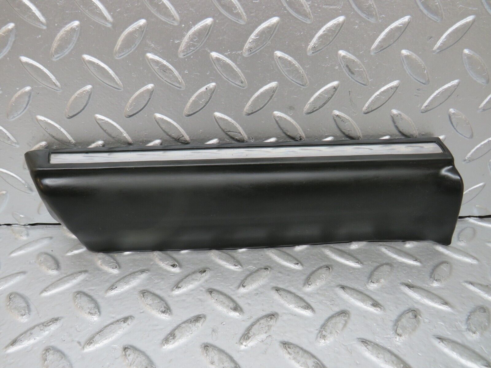 27245 Mercedes-Benz W123 280E Front Left Fender Wing Lower Moulding Trim