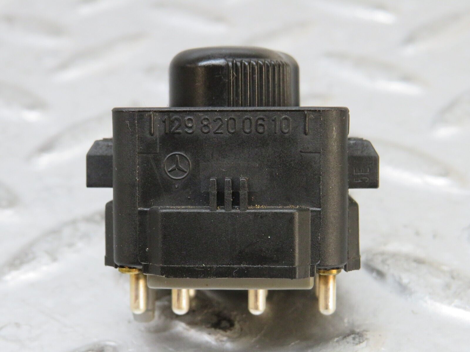 27552 Mercedes-Benz S124 300TE Wagon Electric Mirror Adjust Switch 1298200610