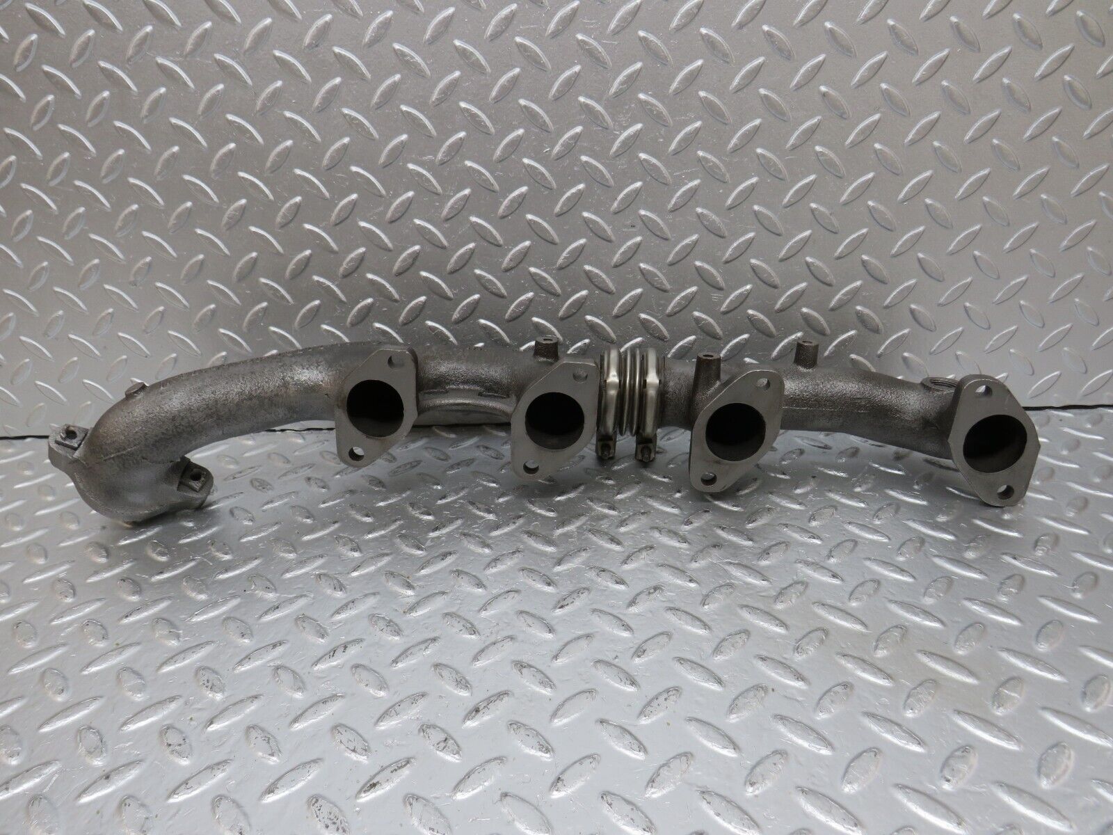 33125 Mercedes-Benz W126 380 V8 Exhaust Manifold Left 1161422302 1161422902