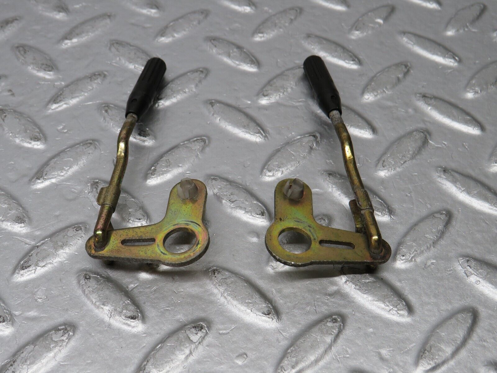 38915 Mercedes-Benz W201 190E 2.6L Rear Door Lock Knob