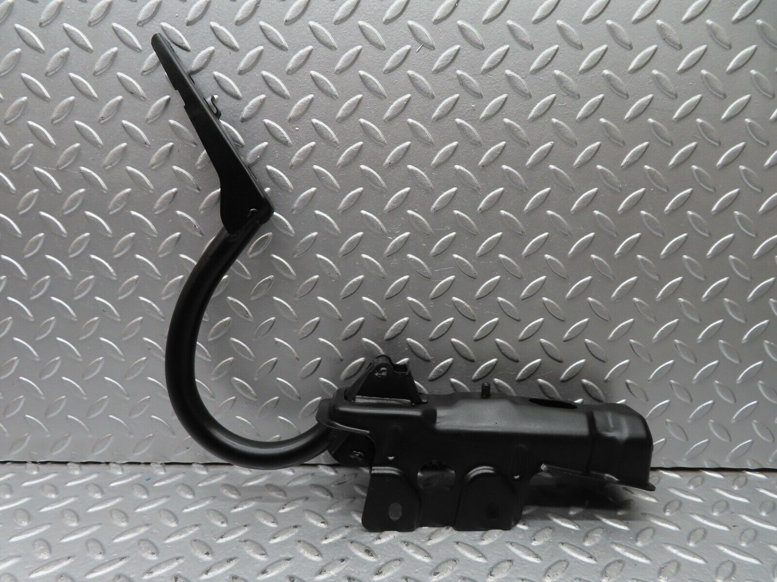 21526 Mercedes-Benz W126 300SE Trunk Hinge Right Side